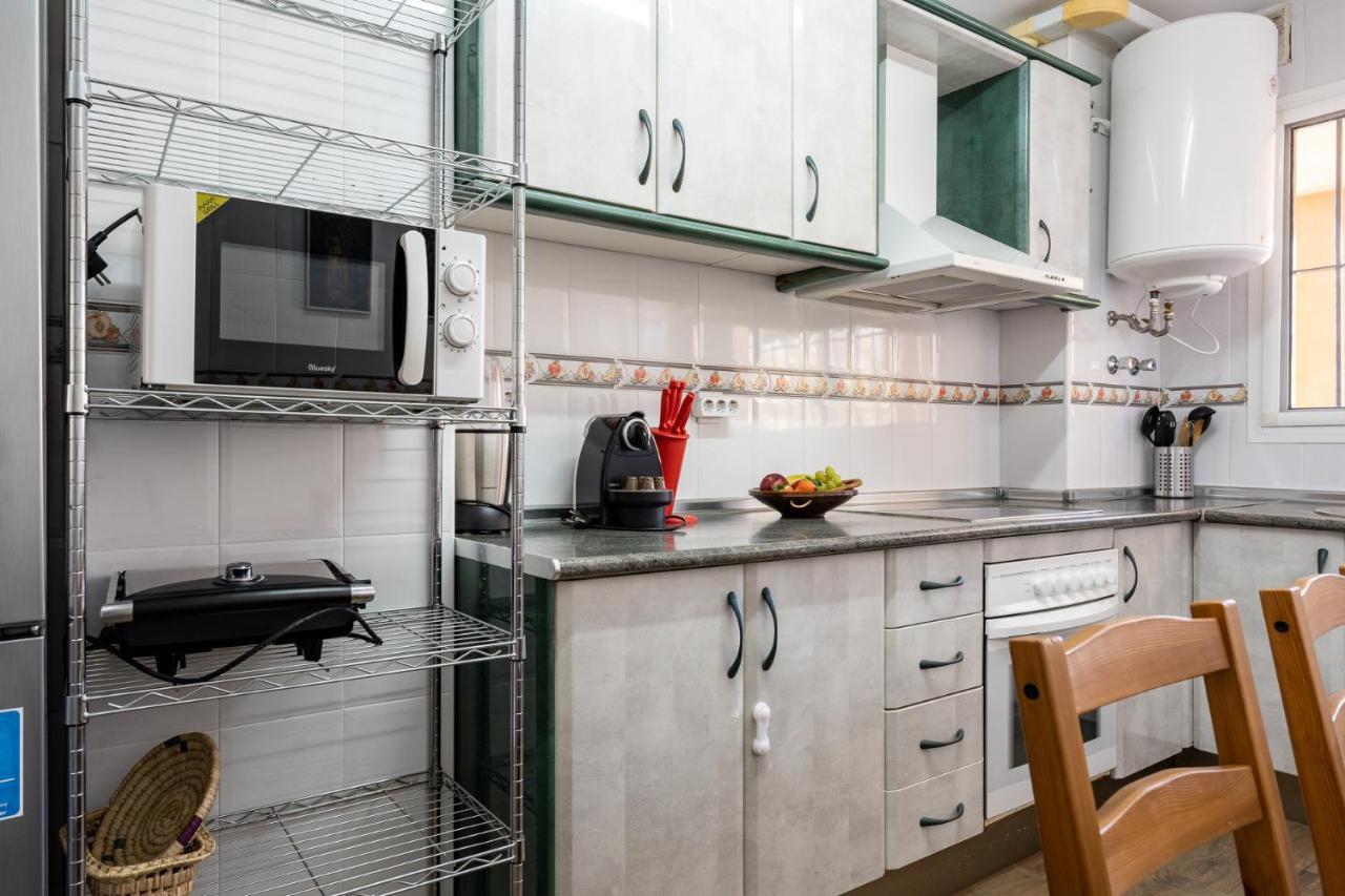Seaside Bliss 2br With Tranquil Terrace Pool And Parking