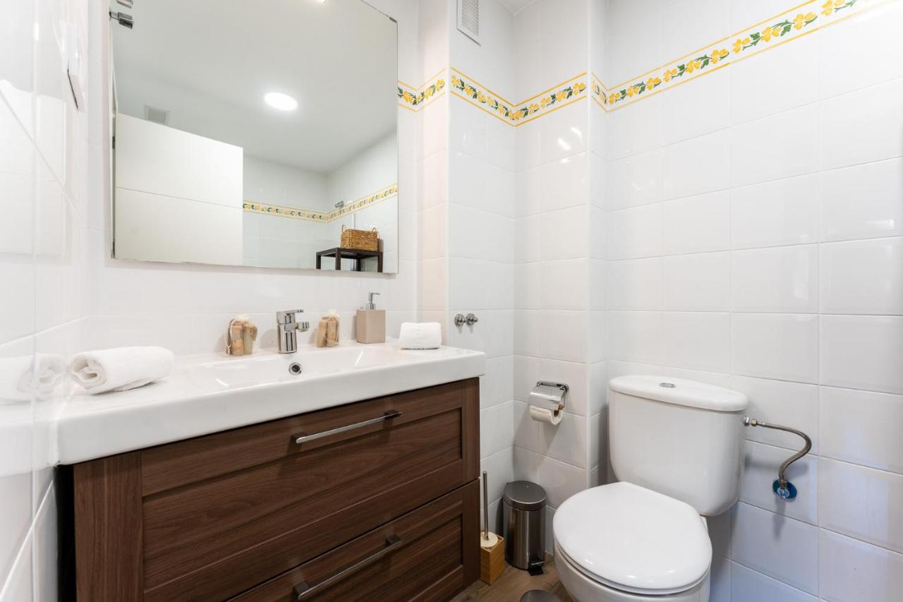 Seaside Bliss 2br With Tranquil Terrace Pool And Parking