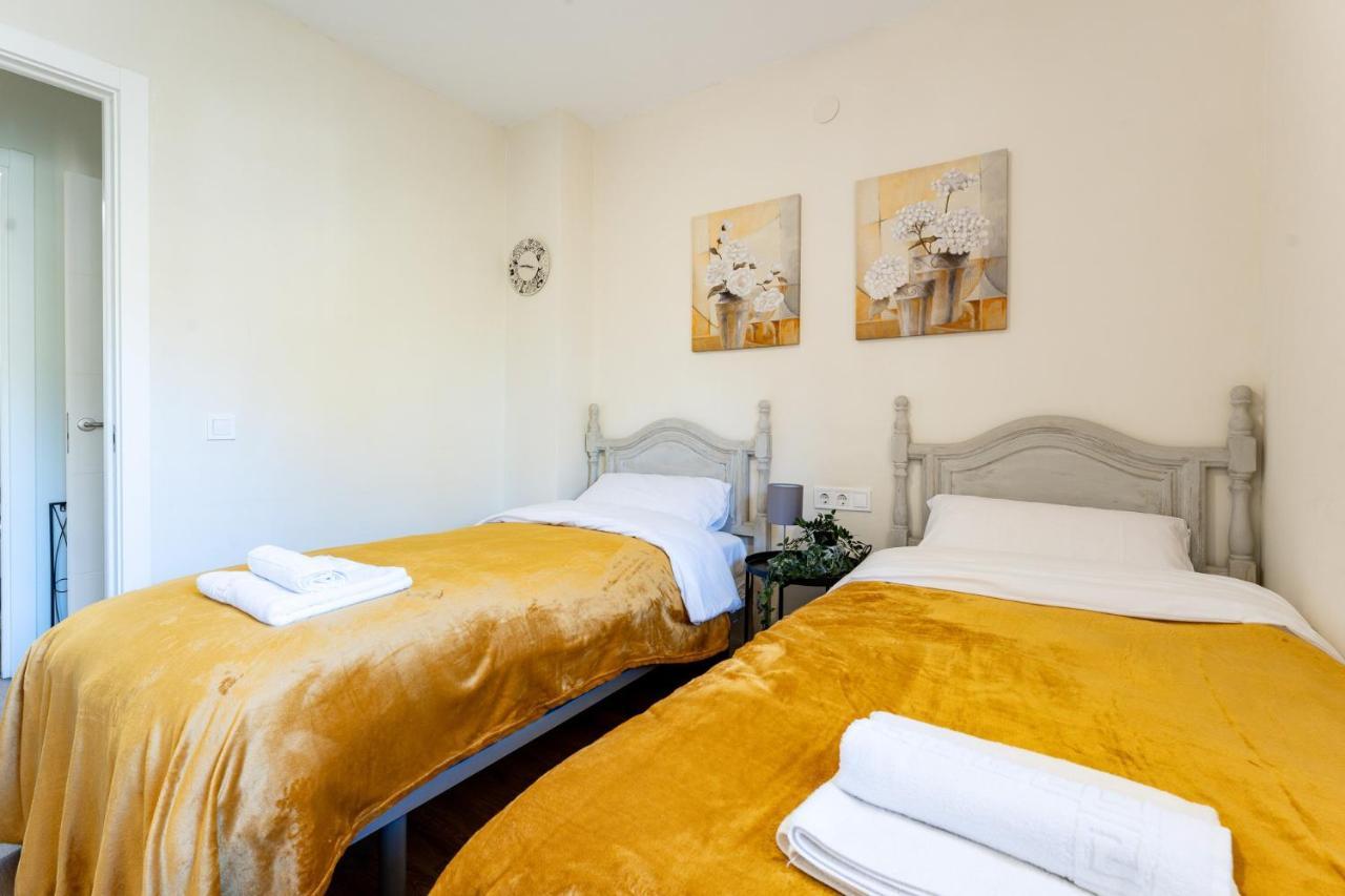 Seaside Bliss 2br With Tranquil Terrace Pool And Parking
