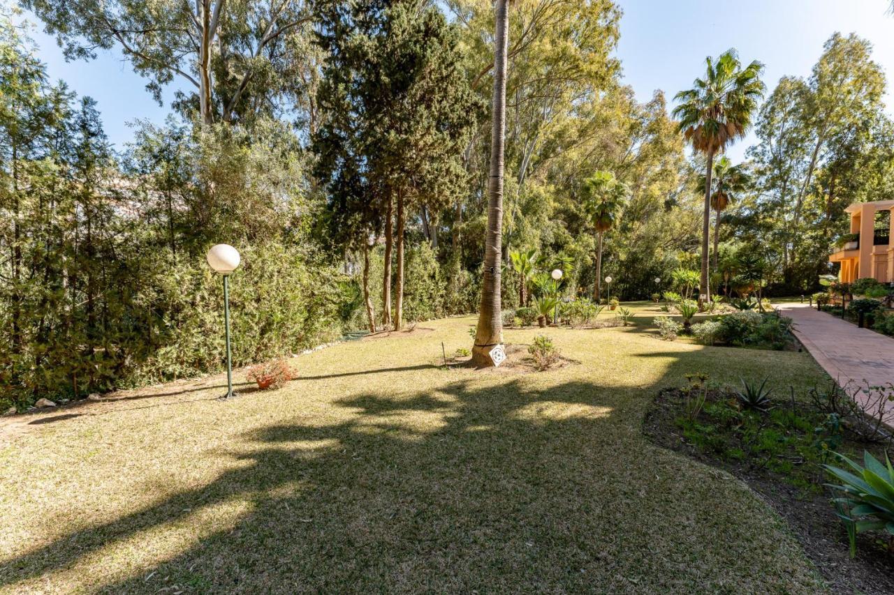 Seaside Bliss 2br With Tranquil Terrace Pool And Parking Appartement