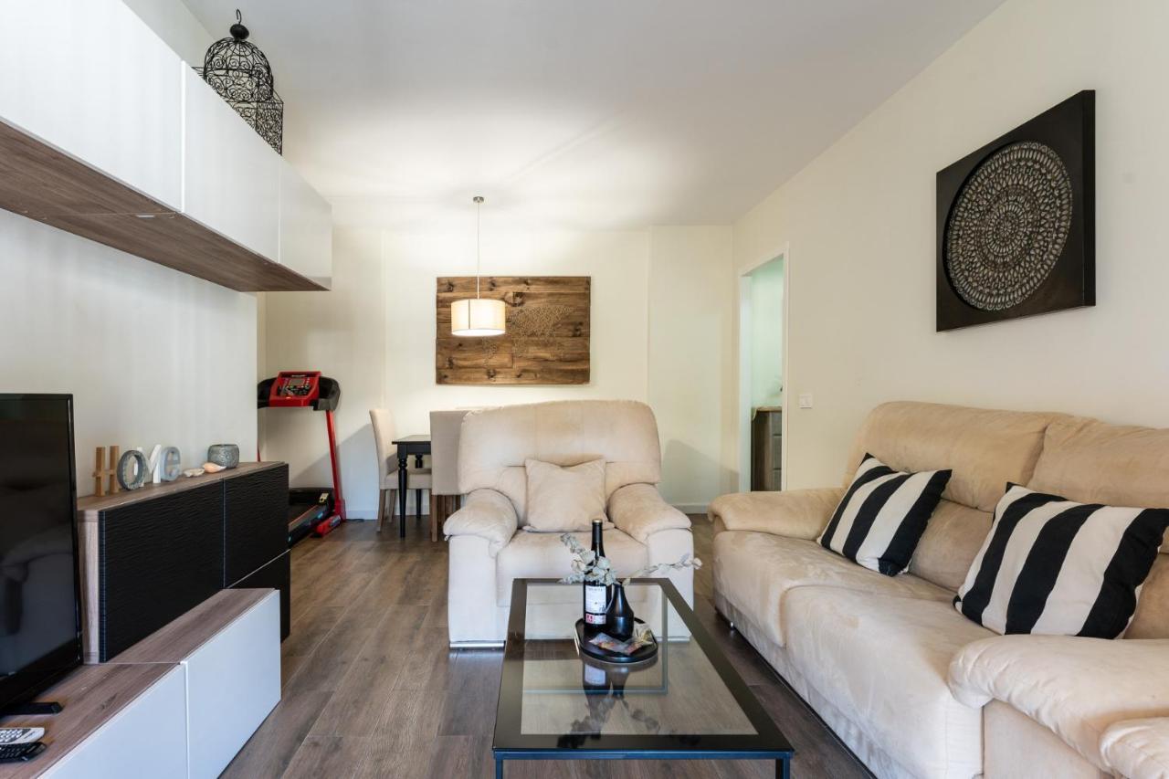 Seaside Bliss 2br With Tranquil Terrace Pool And Parking Fuengirola