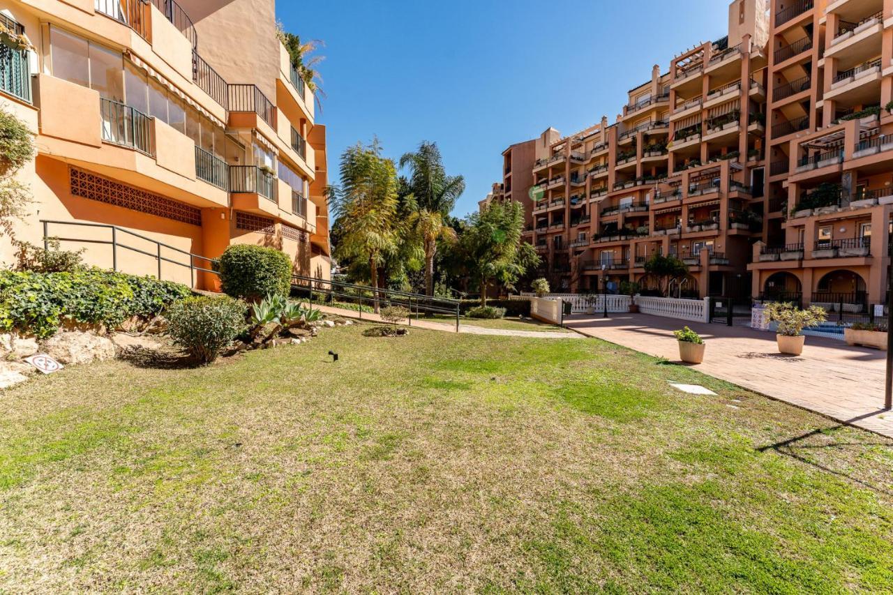 Appartement Seaside Bliss 2br With Tranquil Terrace Pool And Parking