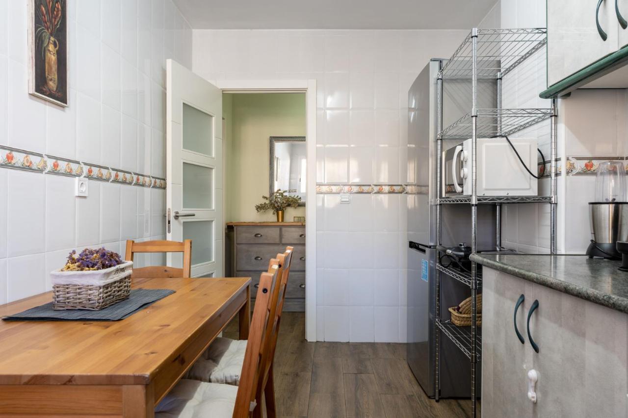 Seaside Bliss 2br With Tranquil Terrace Pool And Parking Appartement