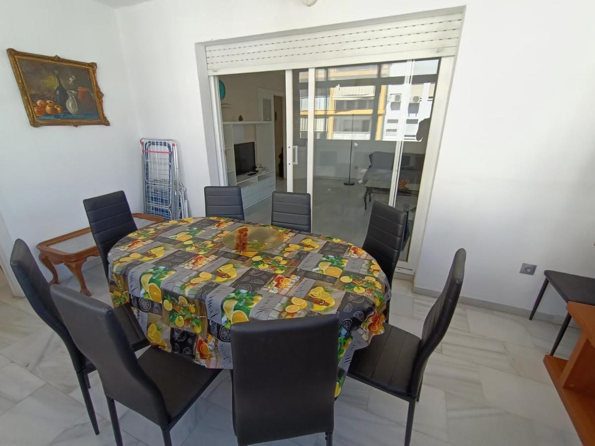 Suites Center Recinto Ferial Huoneisto