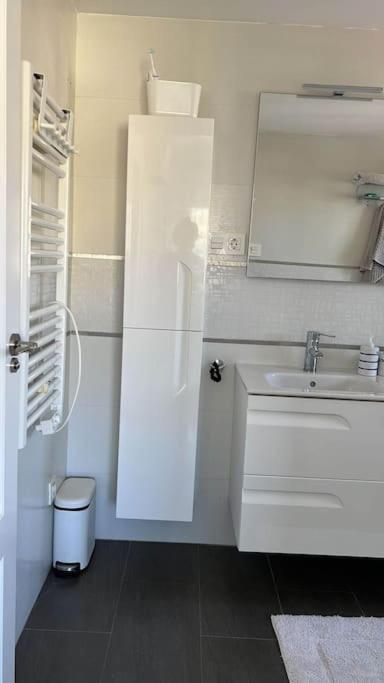 Cosy With Seaviews, Pool Close To Beach. Apartment Fuengirola