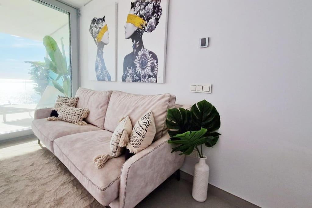 Amazing Sea Views, The Wave Apartment