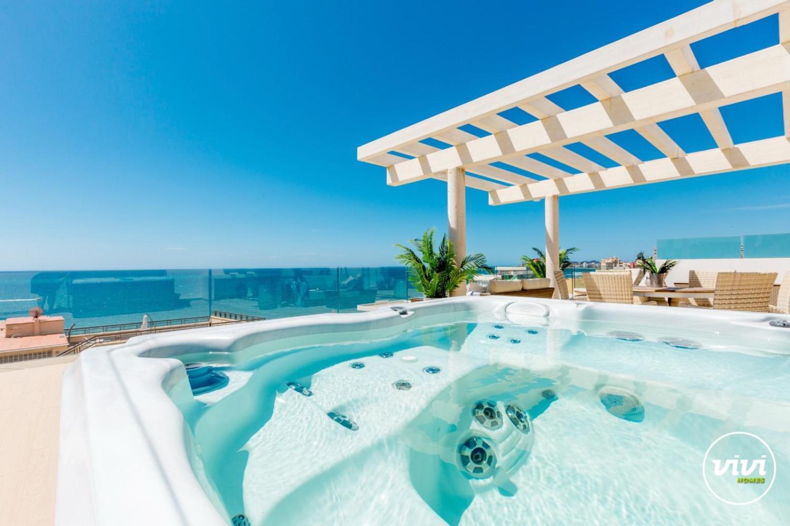 Vivi Homes - Kenzo Pool, Jacuzzi, Terrace & Sea View