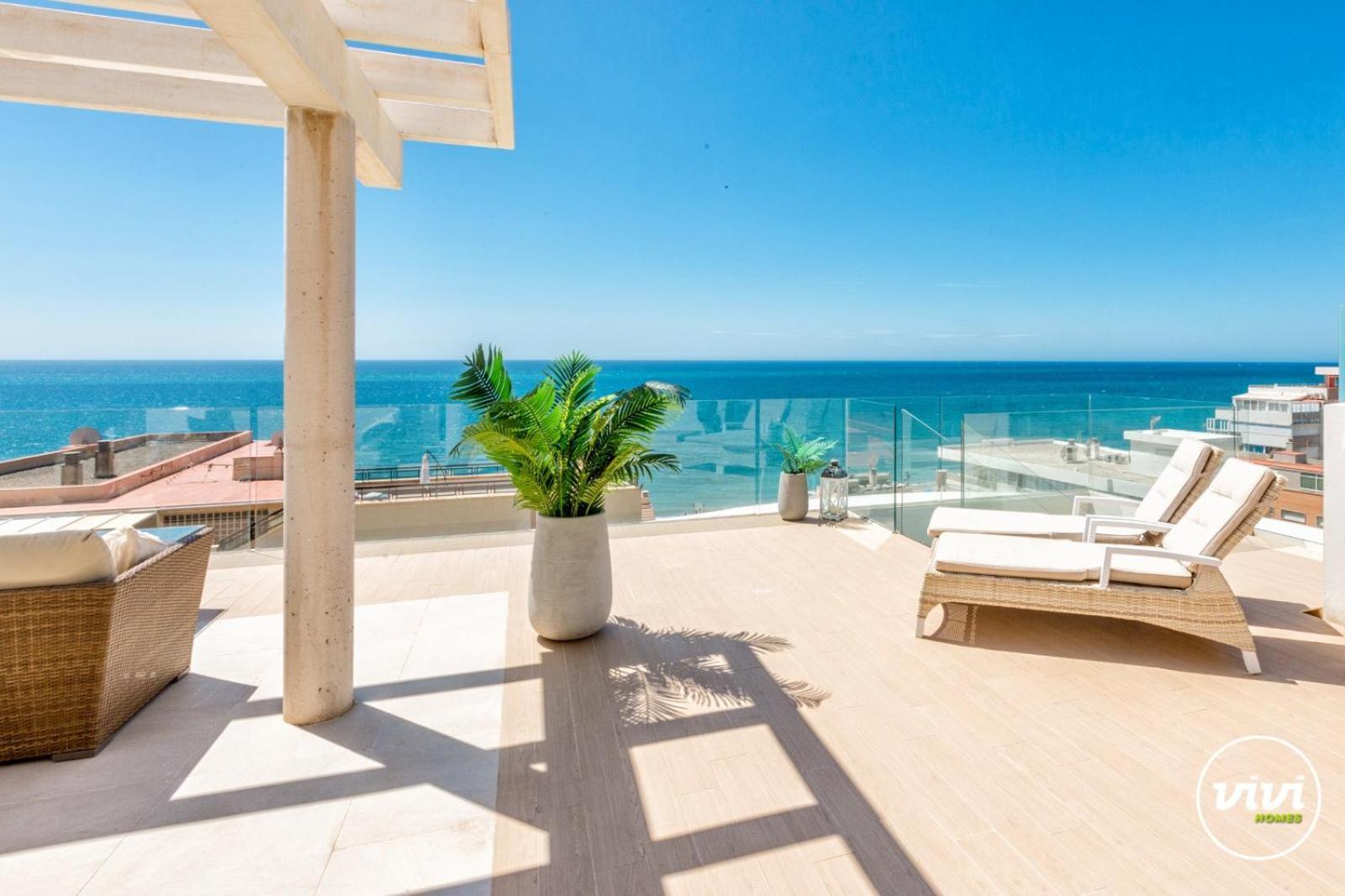 Vivi Homes - Kenzo Pool, Jacuzzi, Terrace & Sea View *