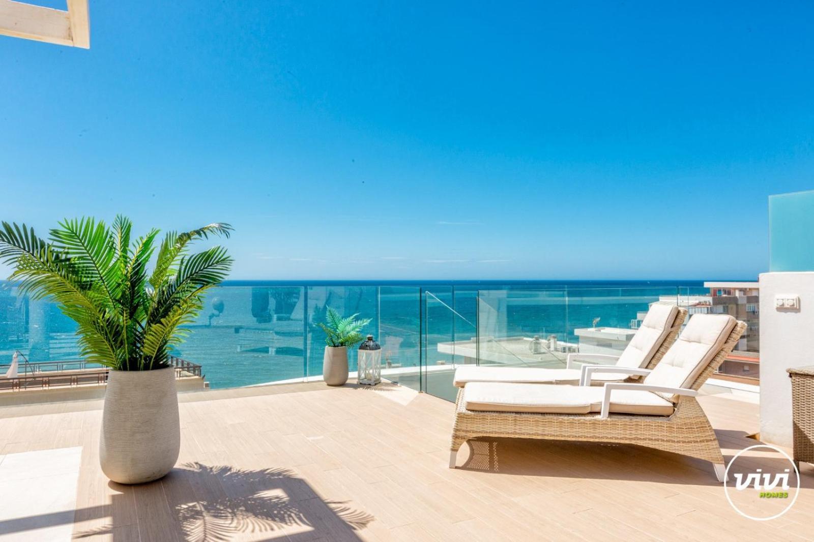 Vivi Homes - Kenzo Pool, Jacuzzi, Terrace & Sea View *