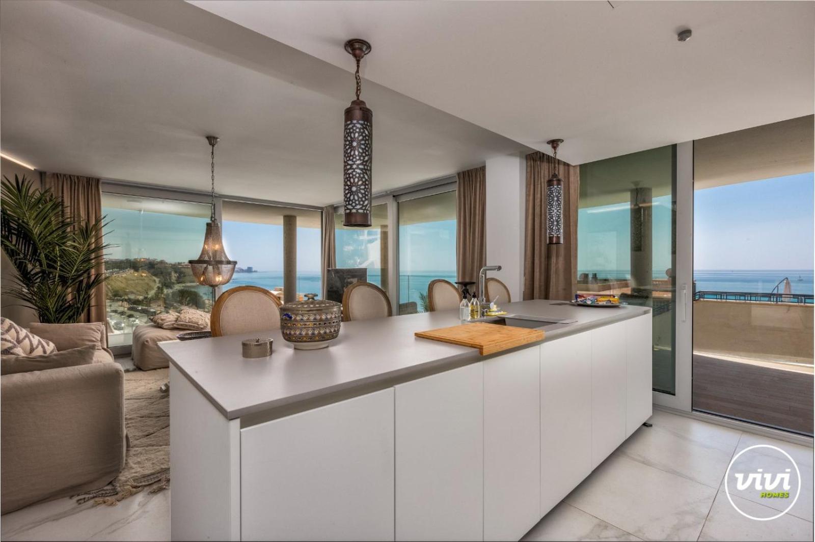 Vivi Homes - Kenzo Pool, Jacuzzi, Terrace & Sea View