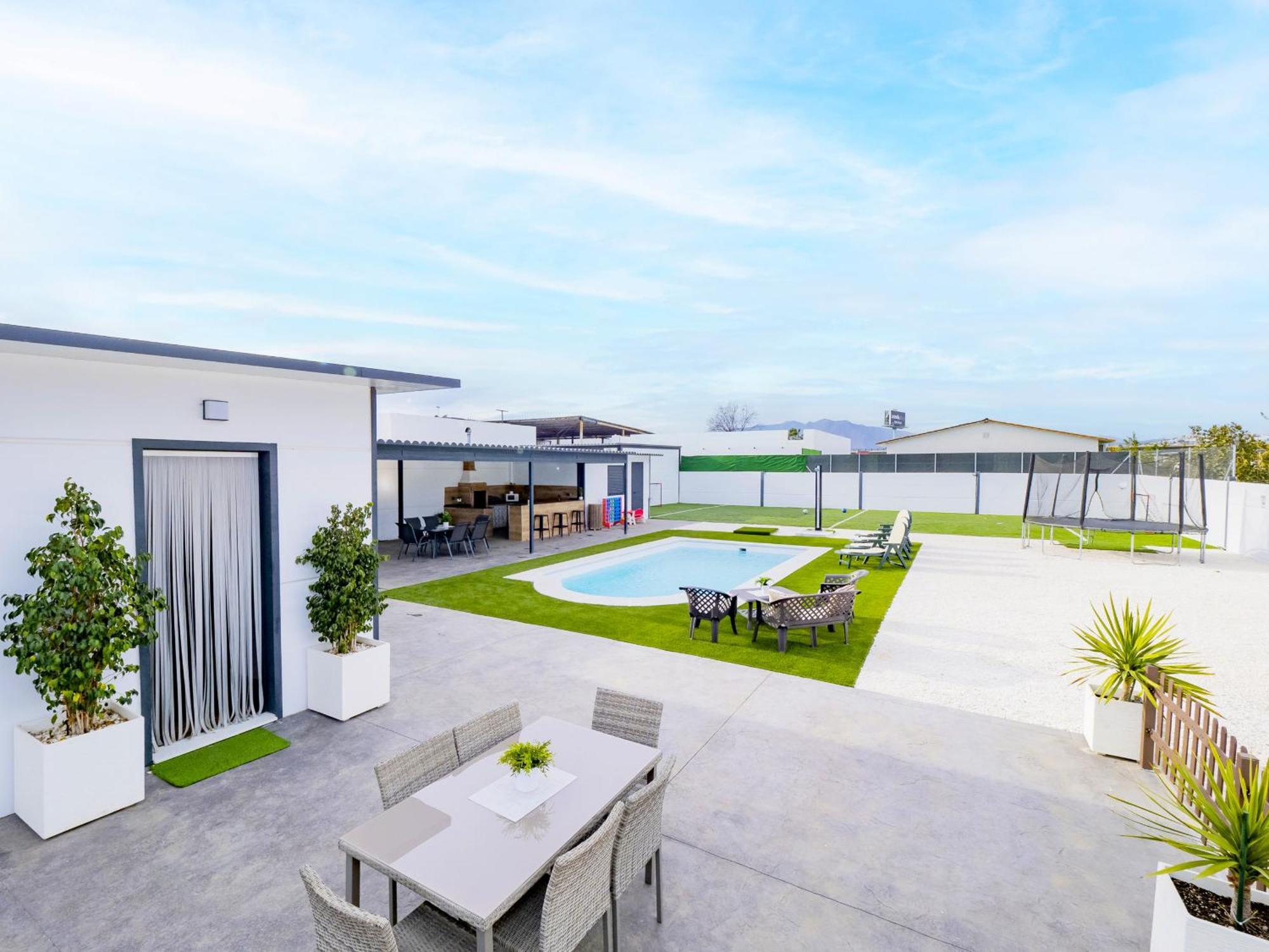 Cubo's Casa Soles & Football Field Fuengirola