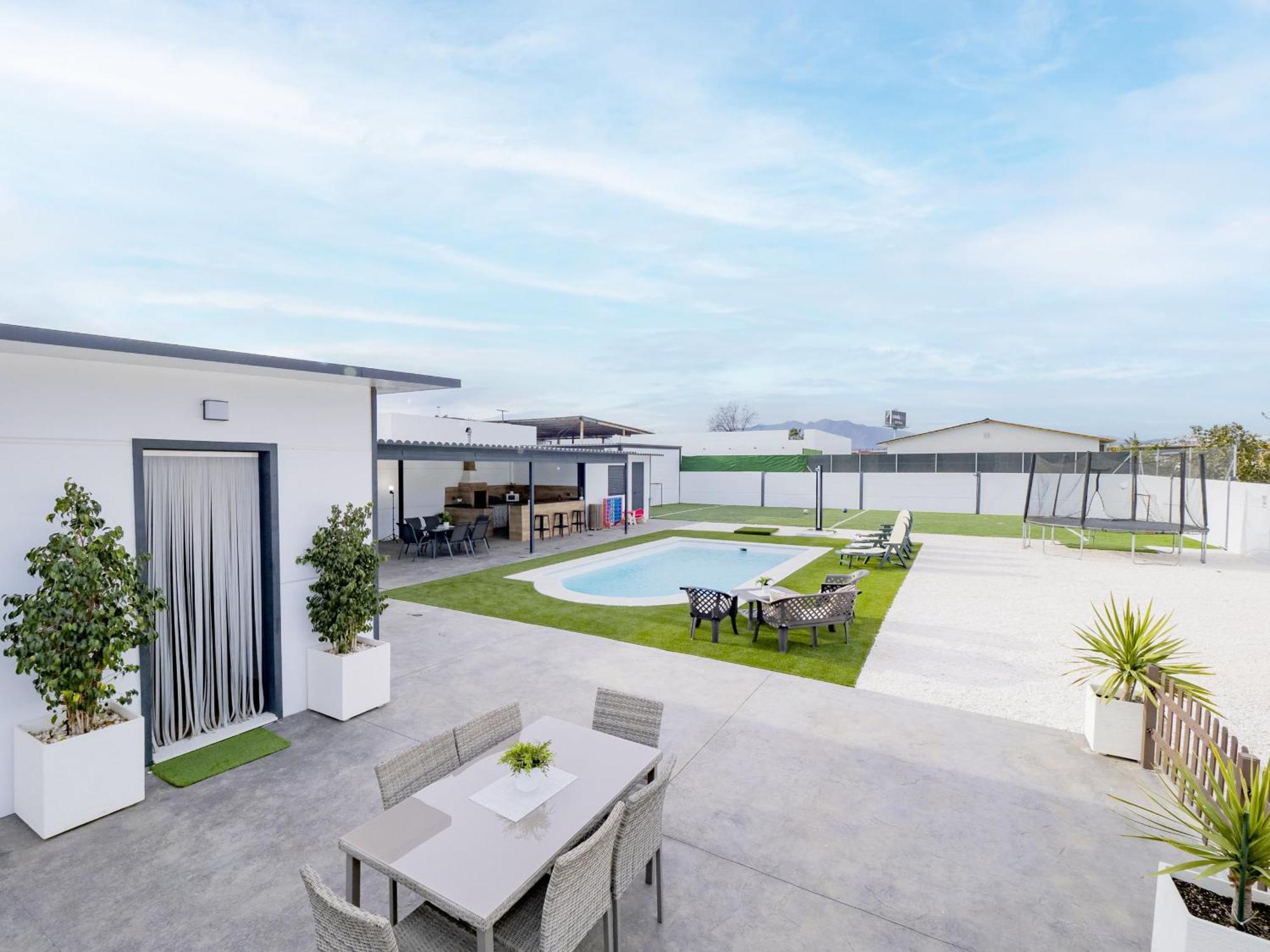 Cubo's Casa Soles & Football Field *