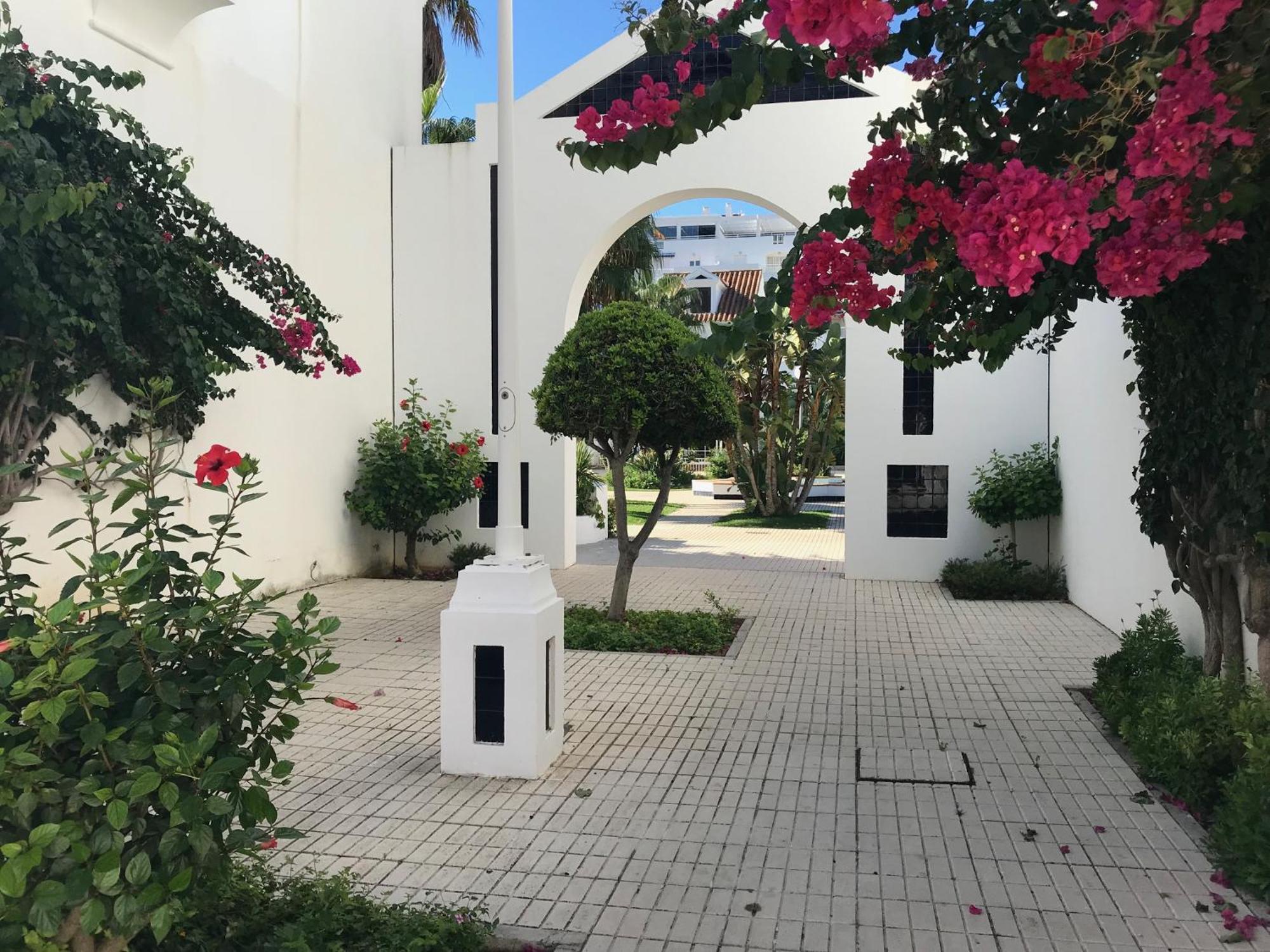 Apartment Well-located 3bdr In *