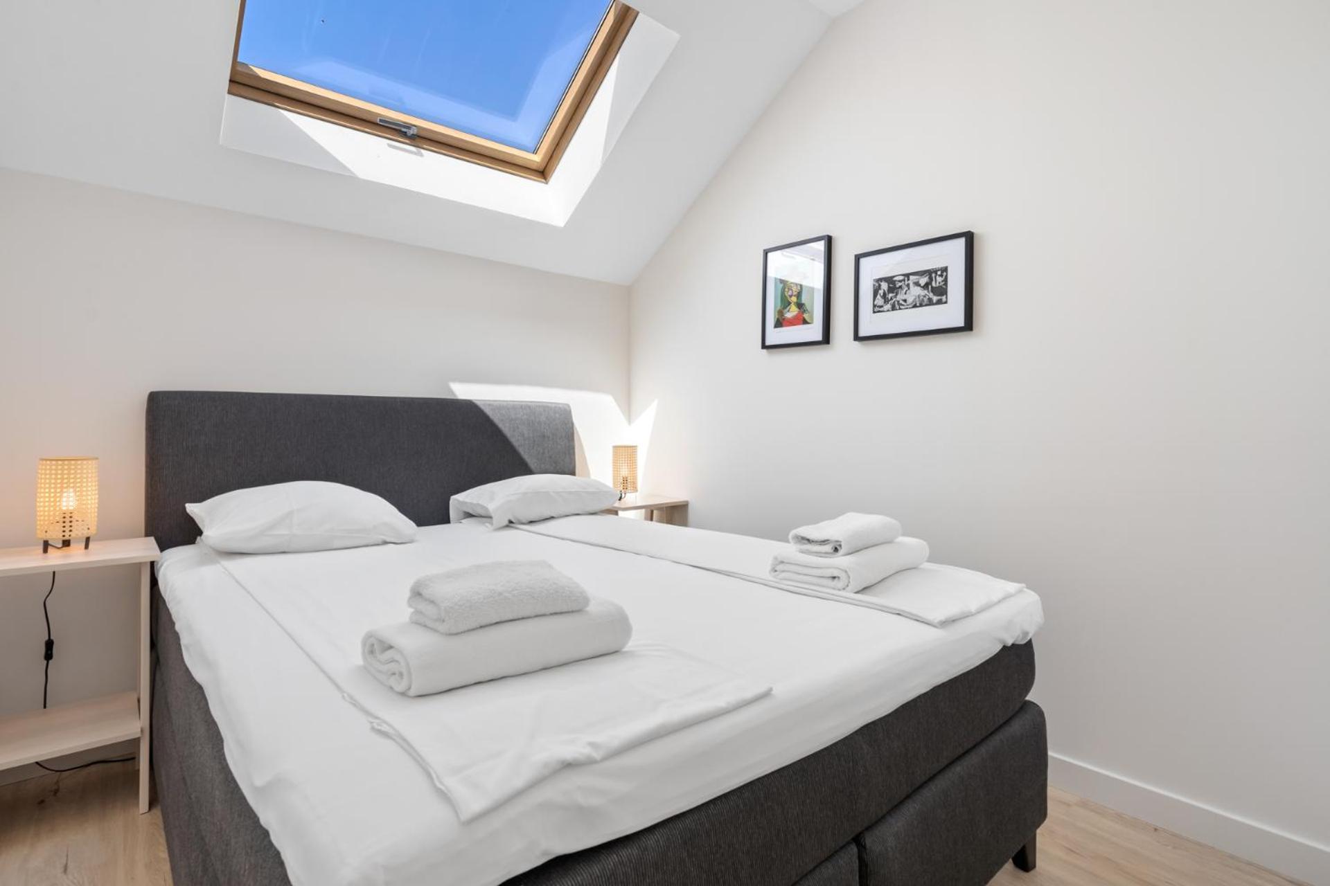 Sunny Penthouse In By Costarentals - Ref 215