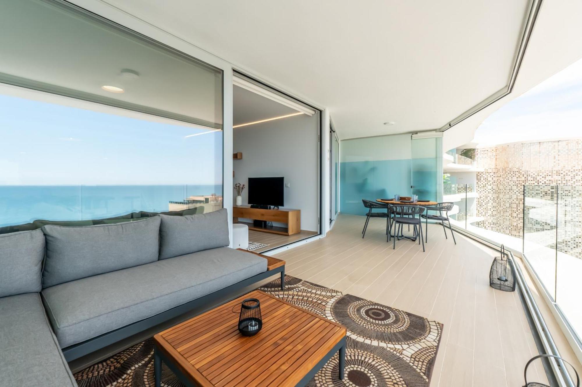 Amazing Sea Views - The Wave Ii, Pool And Sea View Apartment
