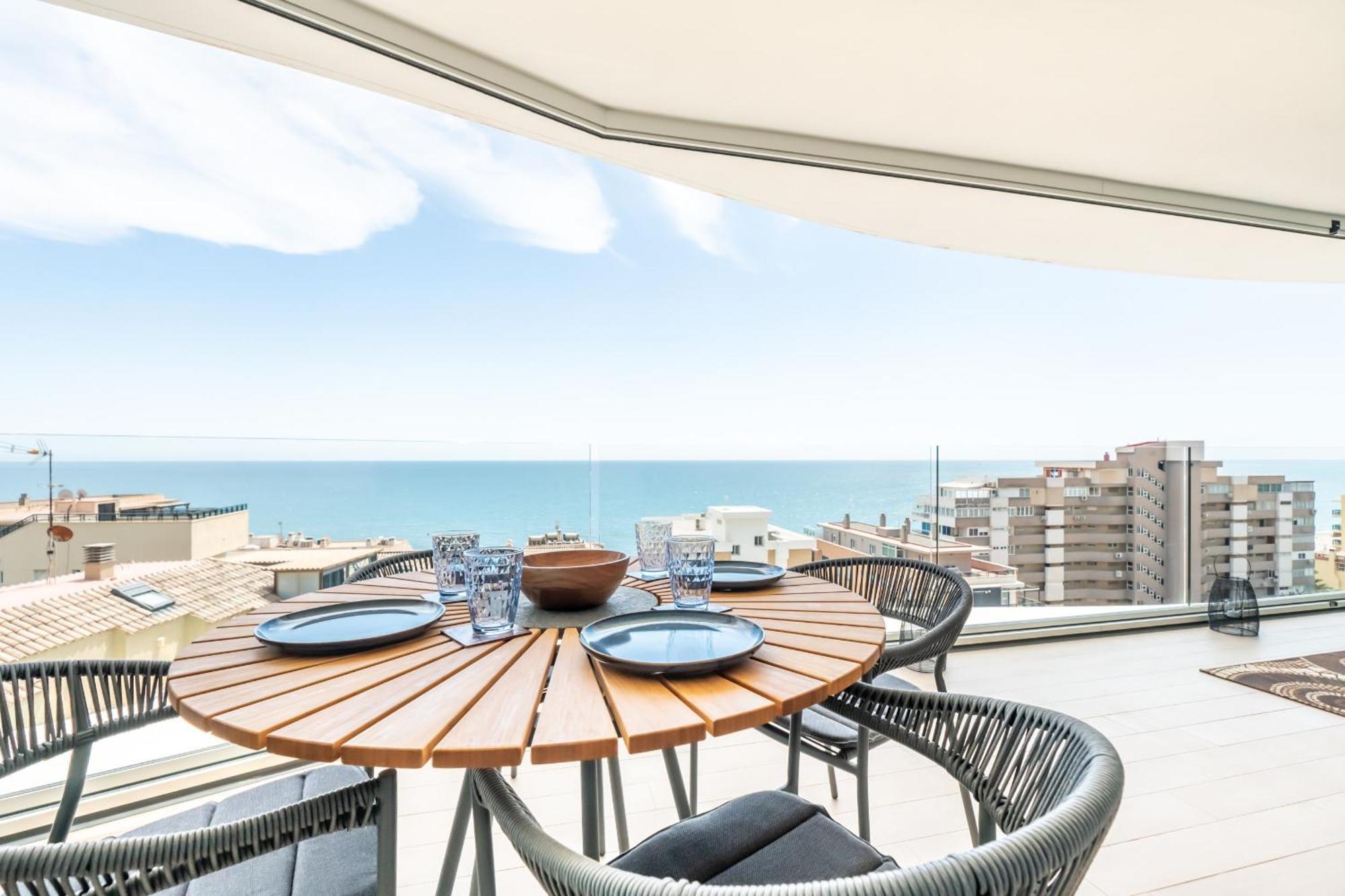 Amazing Sea Views - The Wave Ii, Pool And Sea View