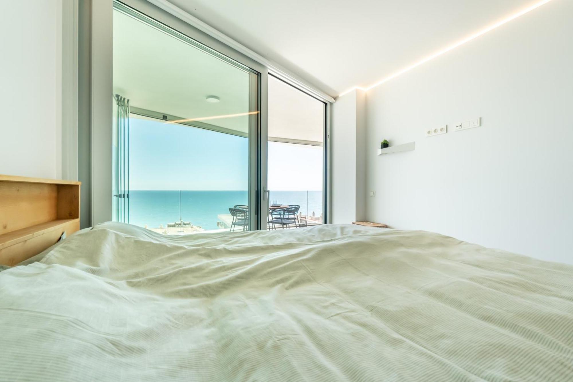 Amazing Sea Views - The Wave Ii, Pool And Sea View Apartment
