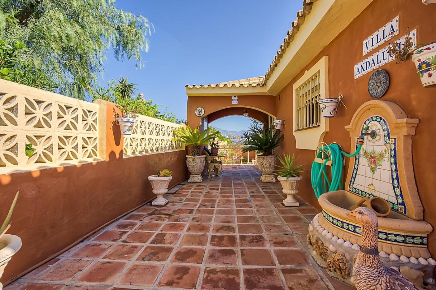 Sea View With Private Pool And Gardens 5 Bedrooms *