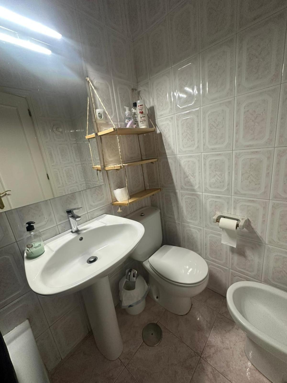 Homestay 2 En Tercera Planta Sin Ascensor No Es Un Piso Entero! A Compartir Bano Y Cocina! Fuengirola