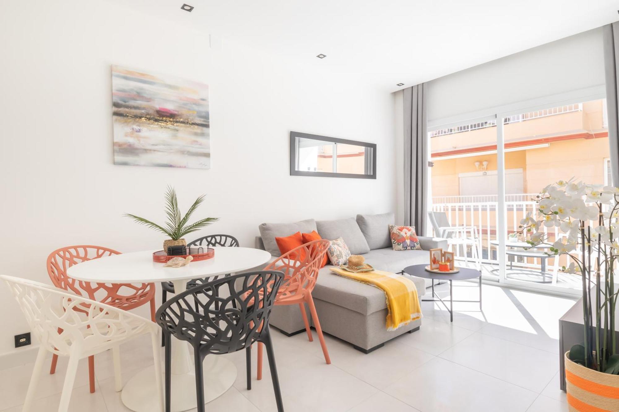 Beautiful & Fully Renovated 2bd - In Center - 20 Meters From *