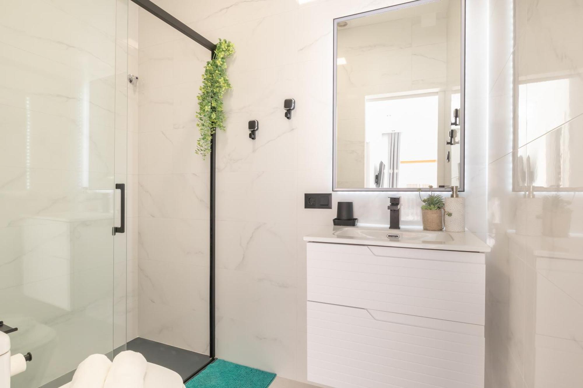 Beautiful & Fully Renovated 2bd - In Center - 20 Meters From Apartamento *
