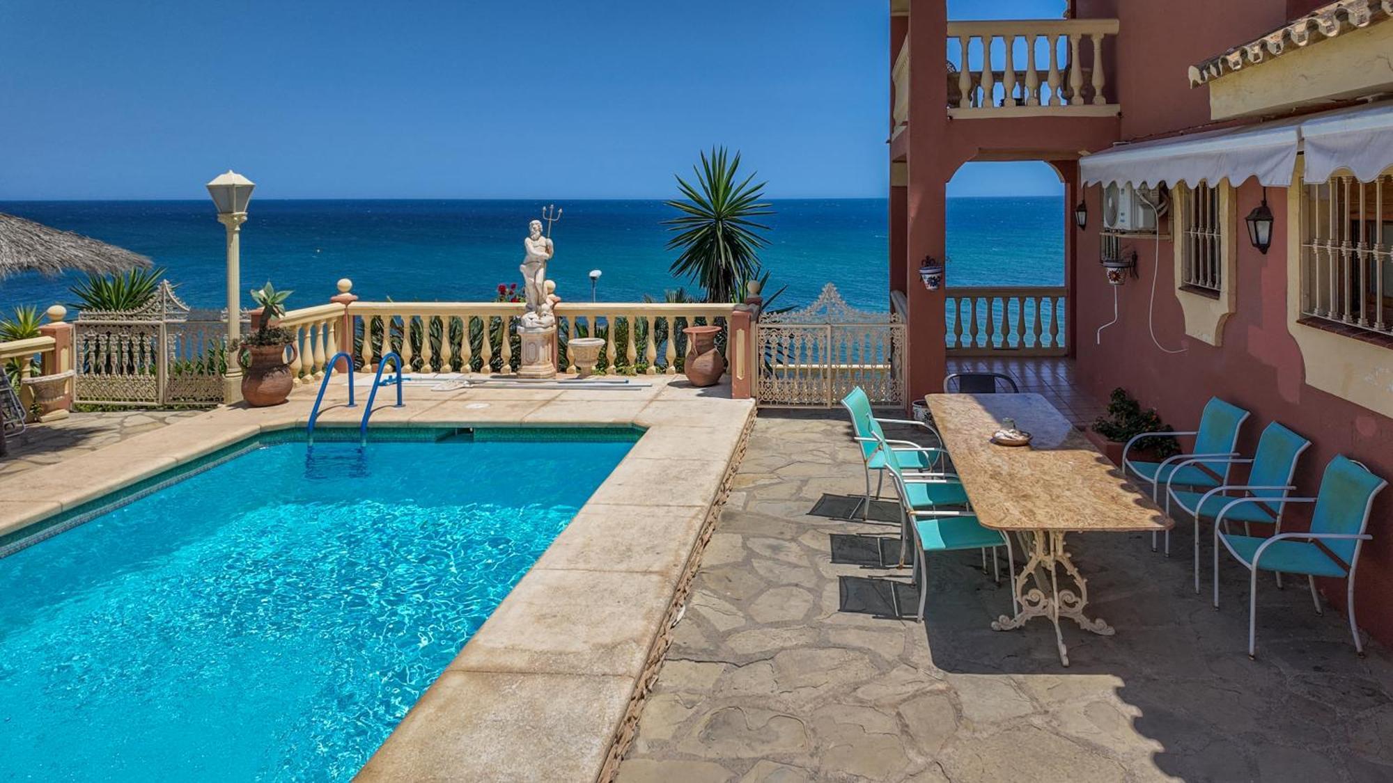 Sea View With Private Pool And Gardens 5 Bedrooms Villa