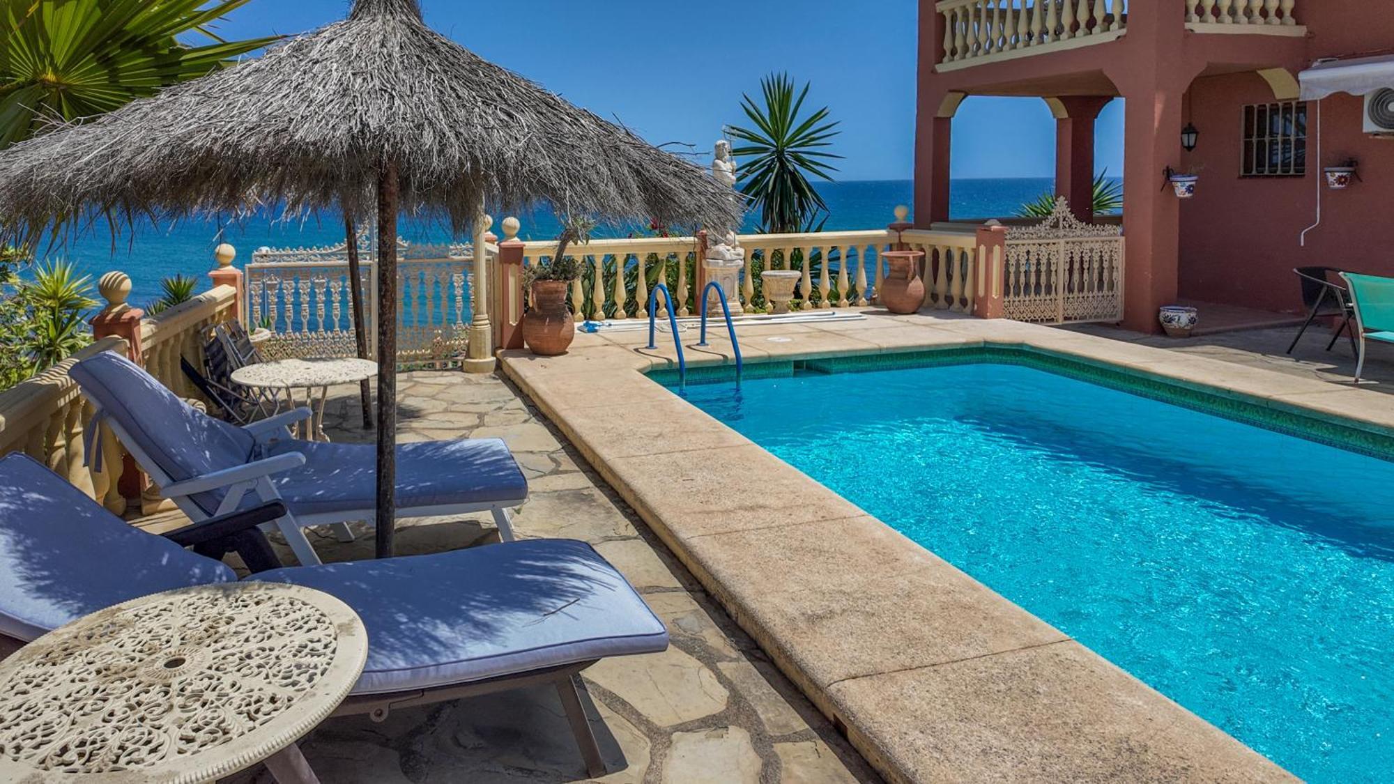 Sea View With Private Pool And Gardens 5 Bedrooms Villa *