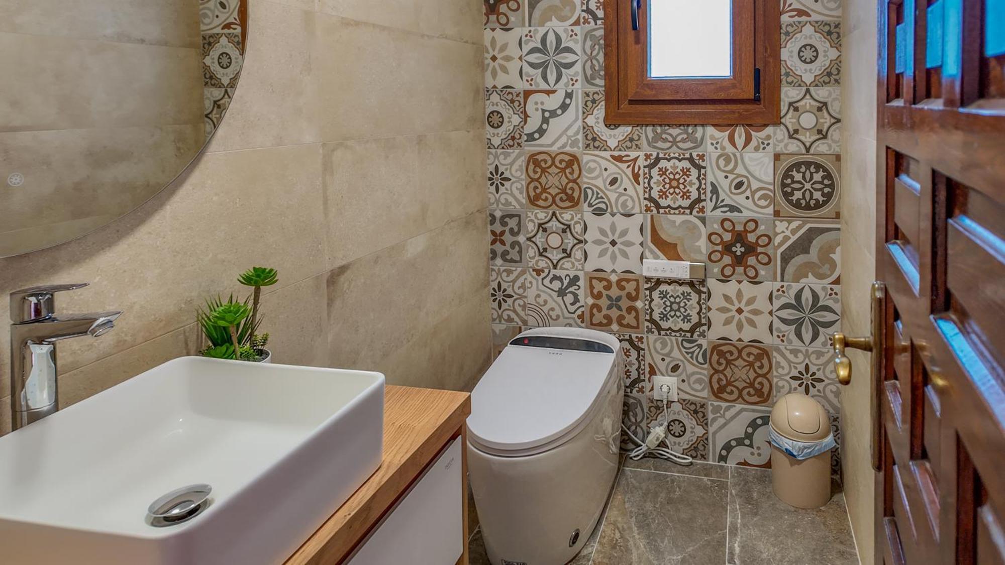 Sea View With Private Pool And Gardens 5 Bedrooms Villa *