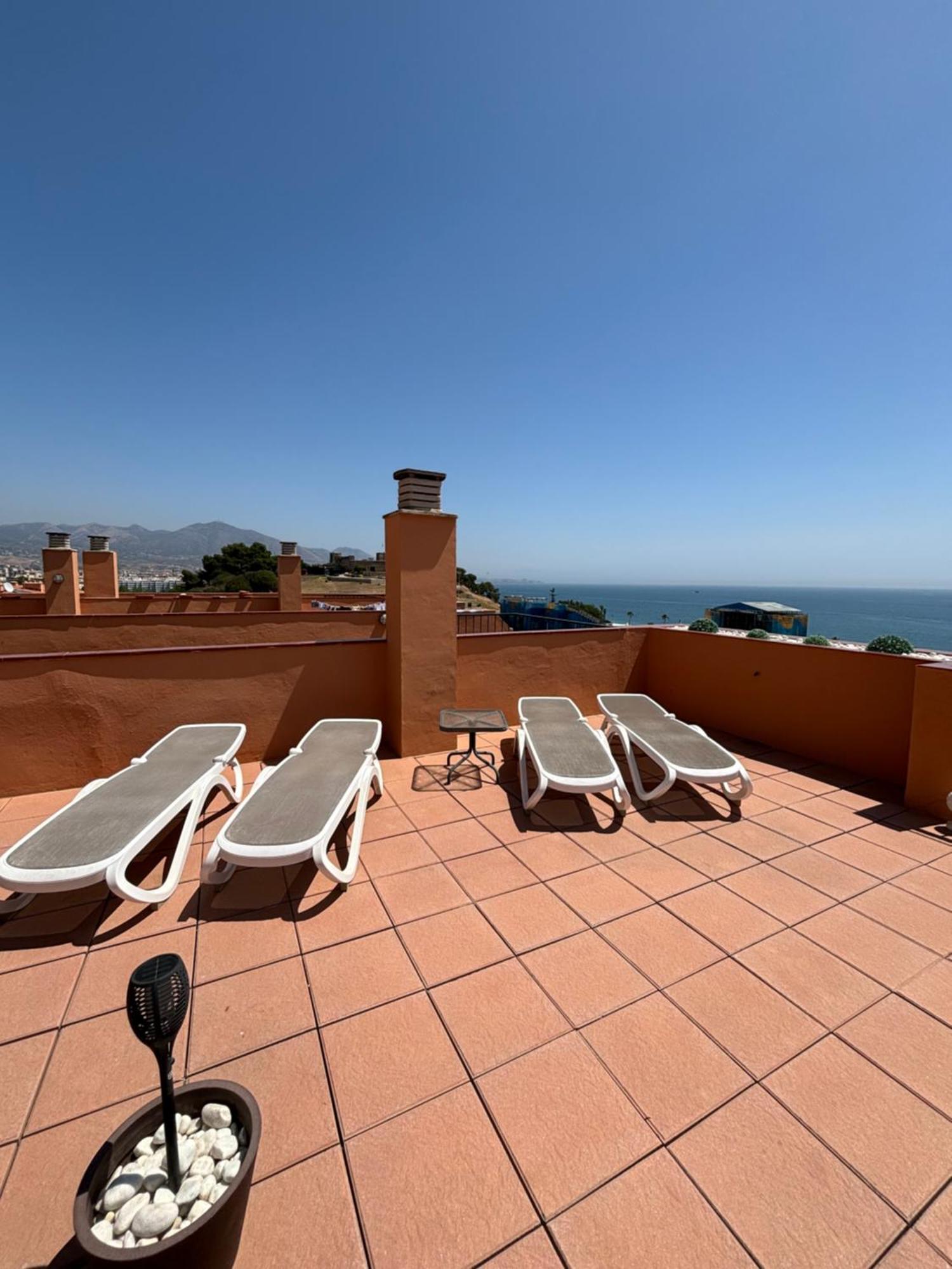 Huoneisto Atico Con Vistas Al Mar Y Con Piscina Frente A Castillo Sohail *