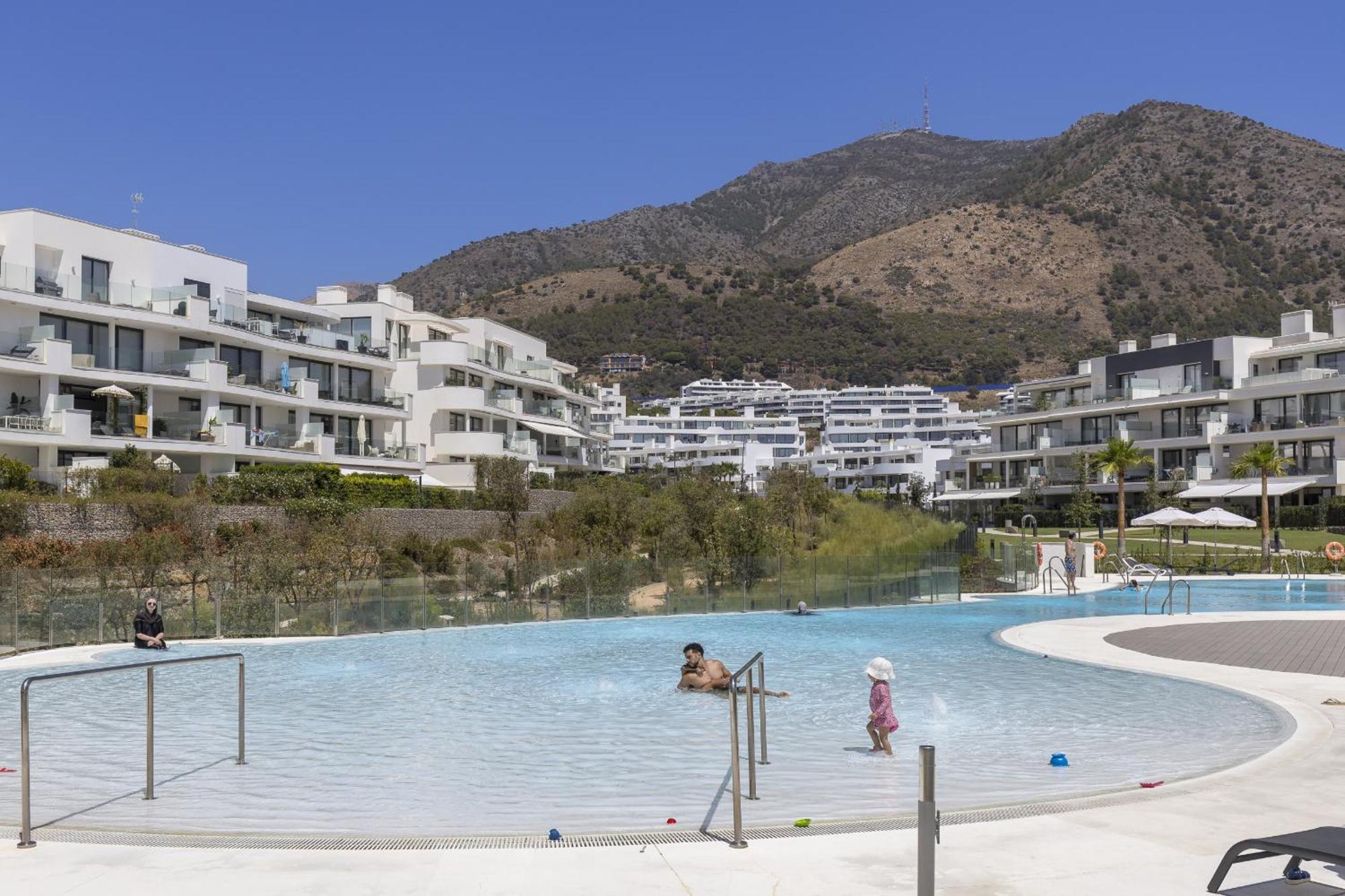 Apartment Exlusive With Garden In Higueron Fuengirola