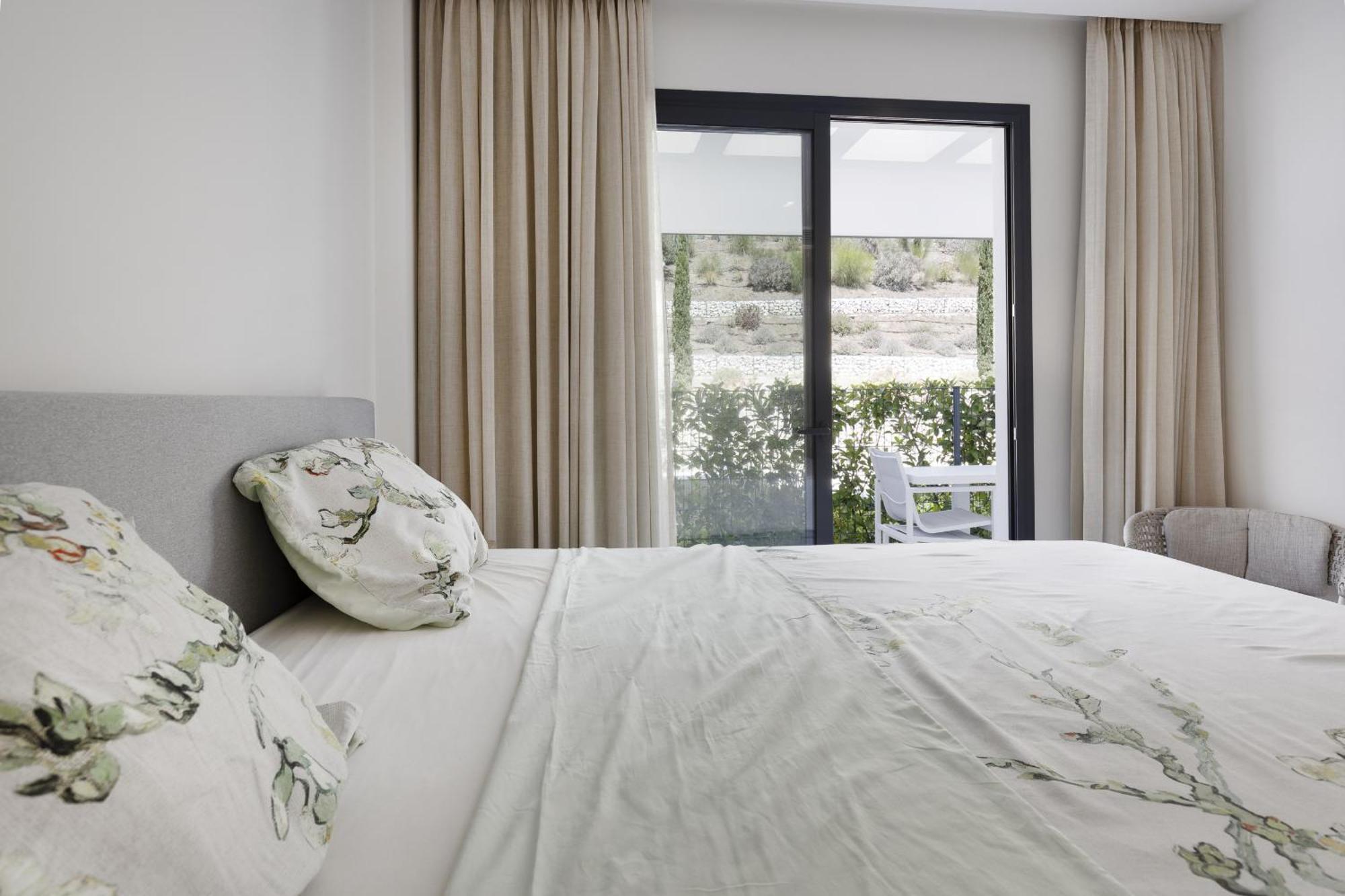 Exlusive With Garden In Higueron Apartment