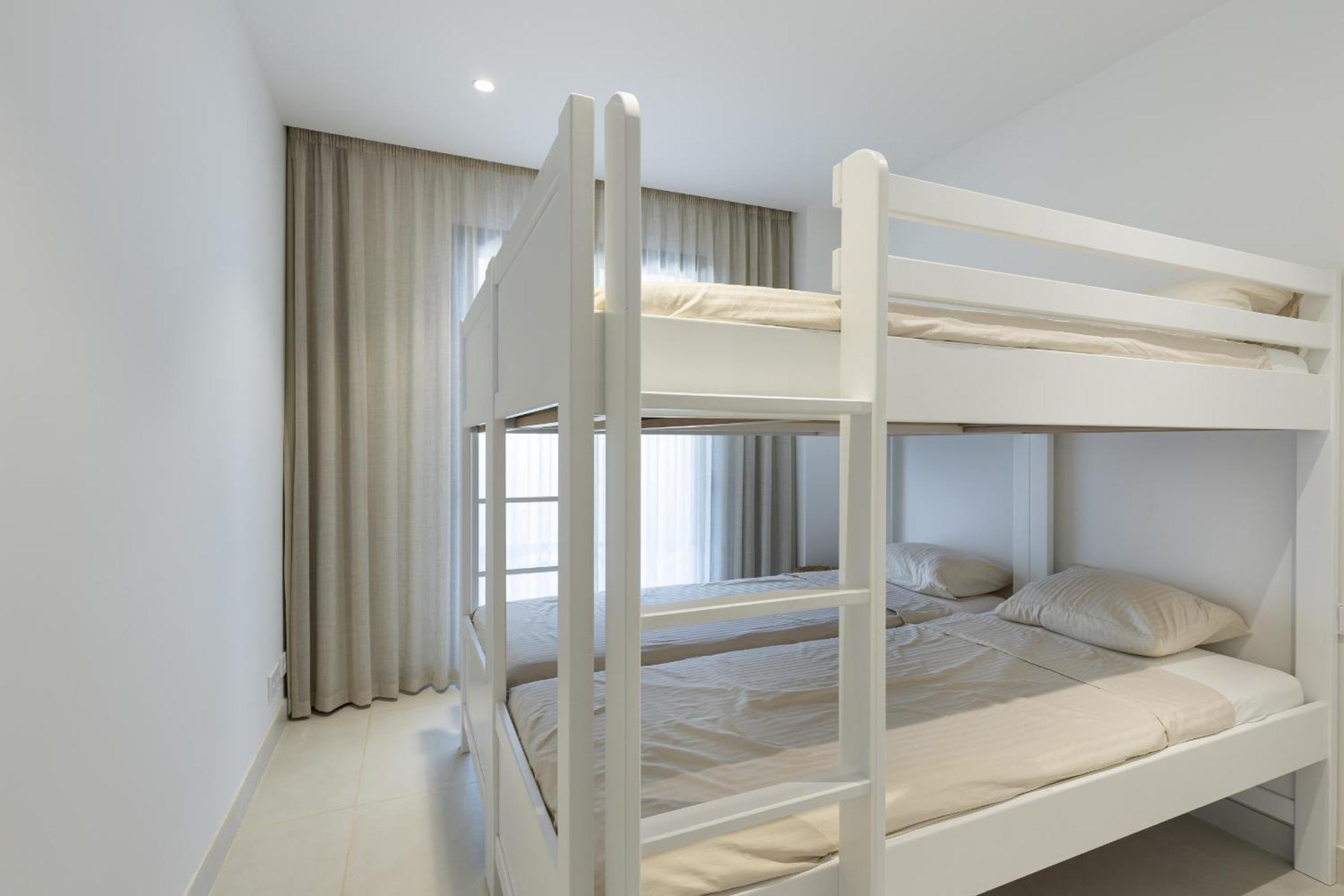 Exlusive With Garden In Higueron Fuengirola