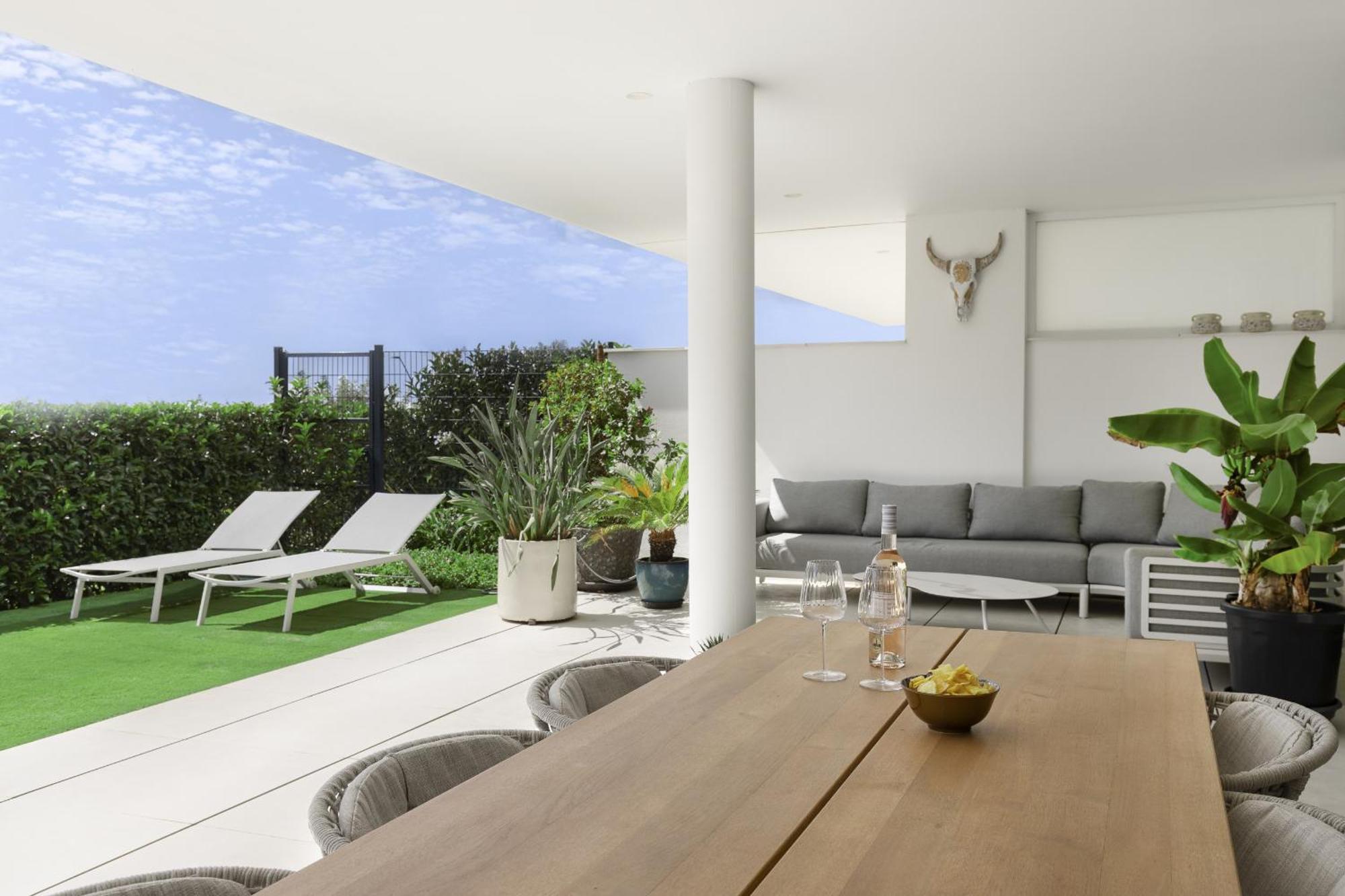 Exlusive With Garden In Higueron Fuengirola