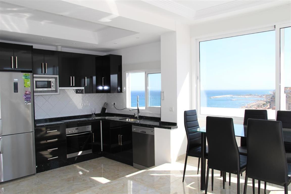 Impresionante Atico, Primera Liinea Playa, Vistas Al Mar, Piscina Comunitaria Fuengirola