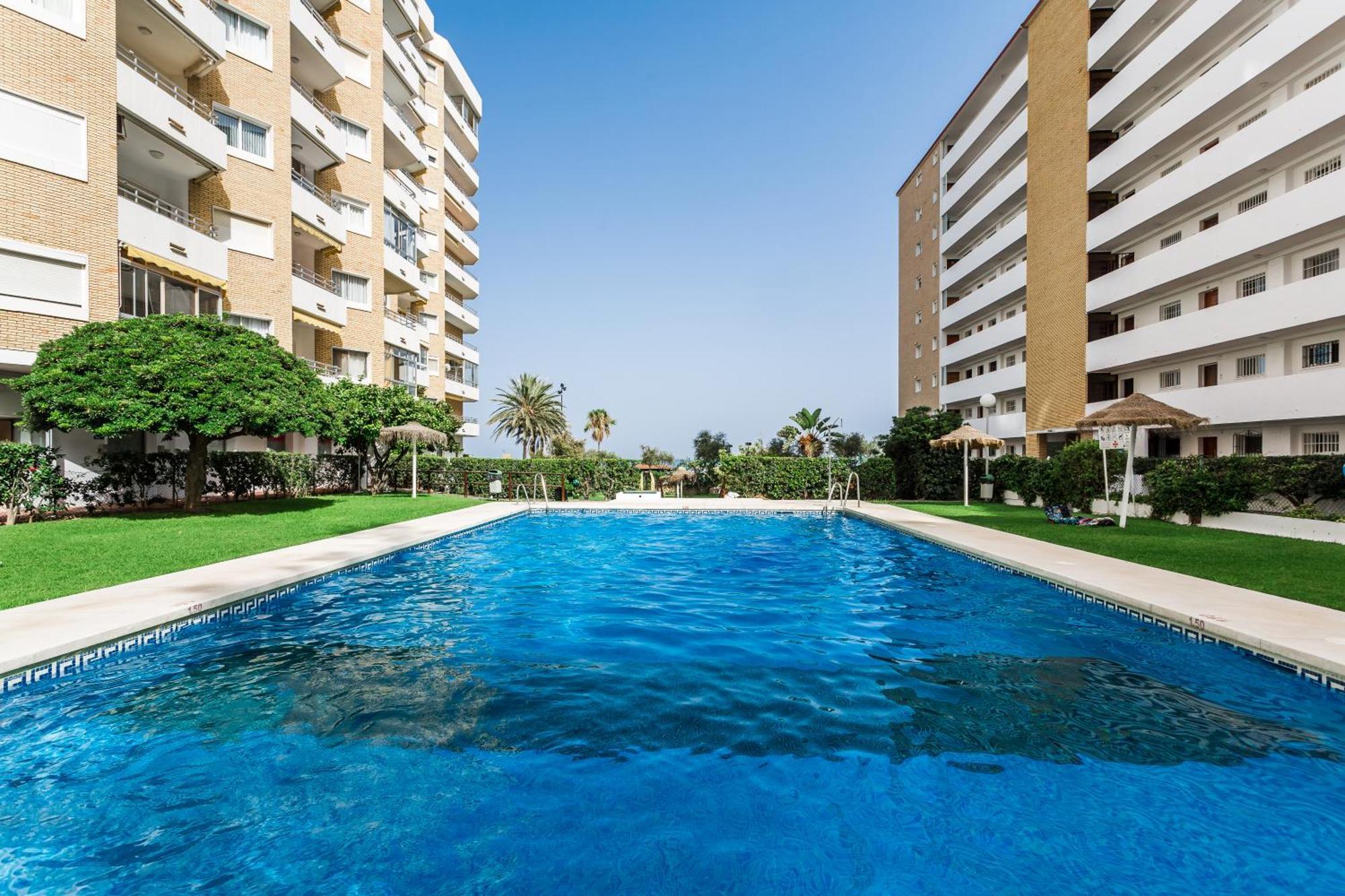 Impresionante Atico, Primera Liinea Playa, Vistas Al Mar, Piscina Comunitaria Fuengirola