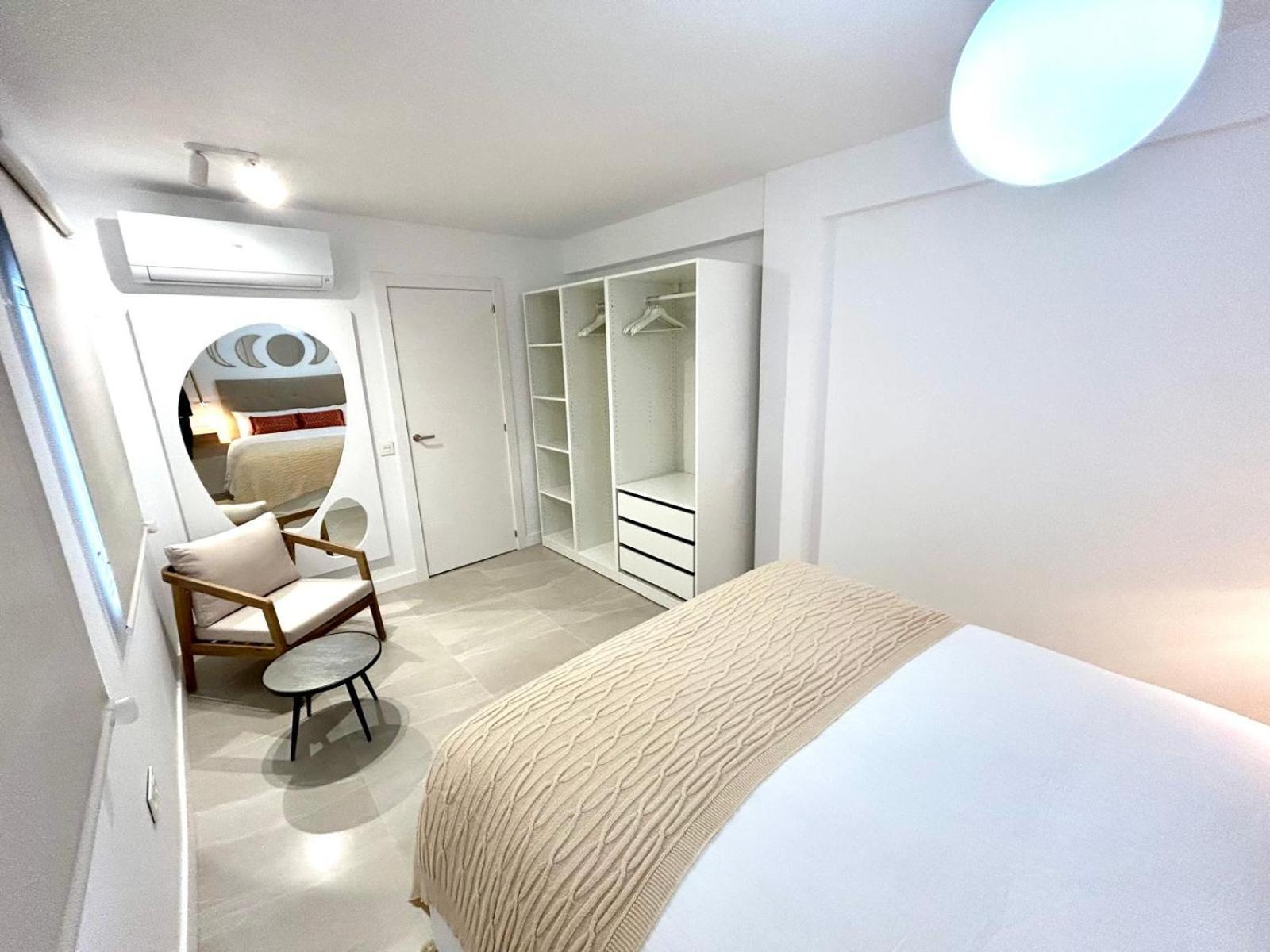Juanito Maranon By 10tosea 2 Bedrooms Apartment *