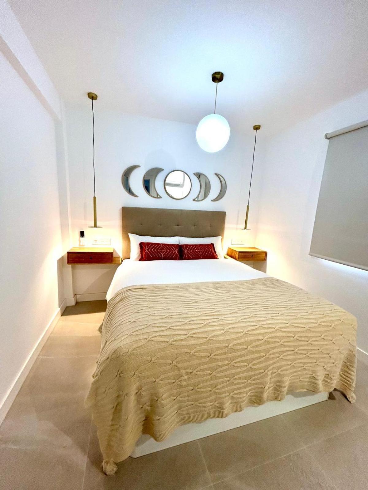 Juanito Maranon By 10tosea 2 Bedrooms Apartment