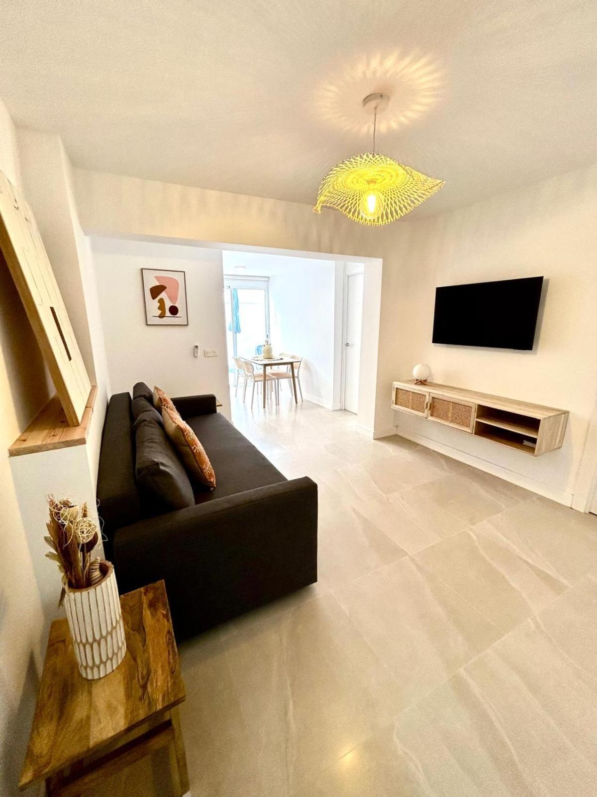 Juanito Maranon By 10tosea 2 Bedrooms