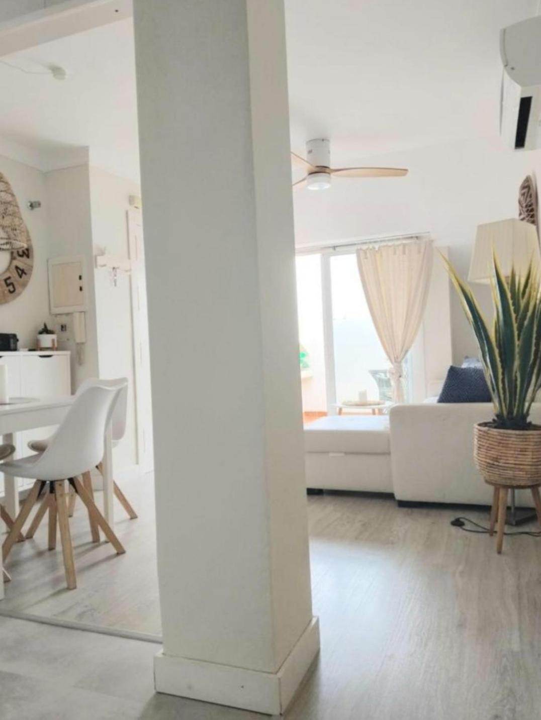 Apartment New Penthouse Near With Sunny Balcony