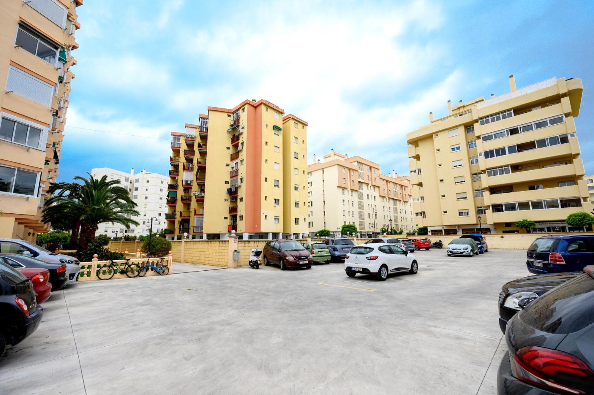 Apartment Edificio Veramar Iii By 10tosea