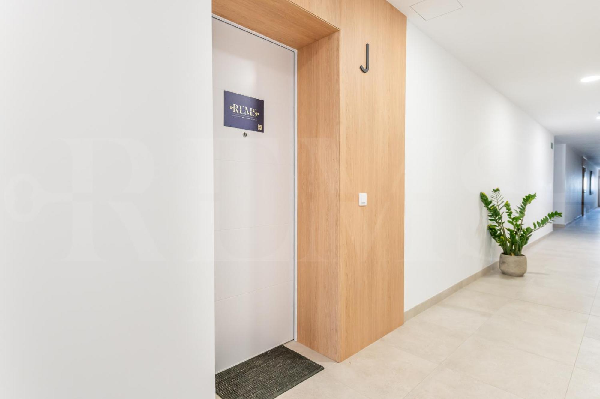 Coastside With Balcony And Parking By Rems