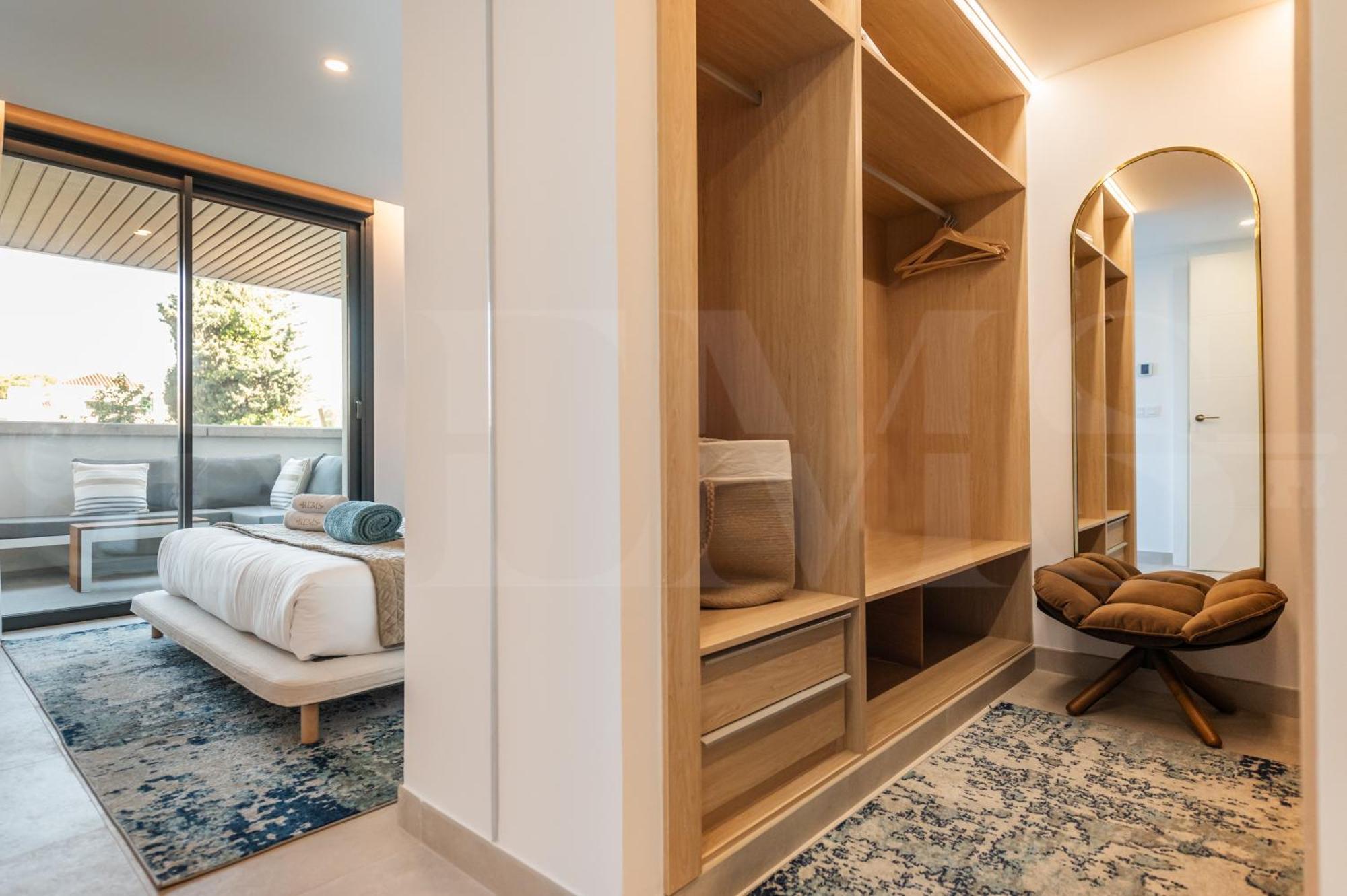 Coastside With Balcony And Parking By Rems *