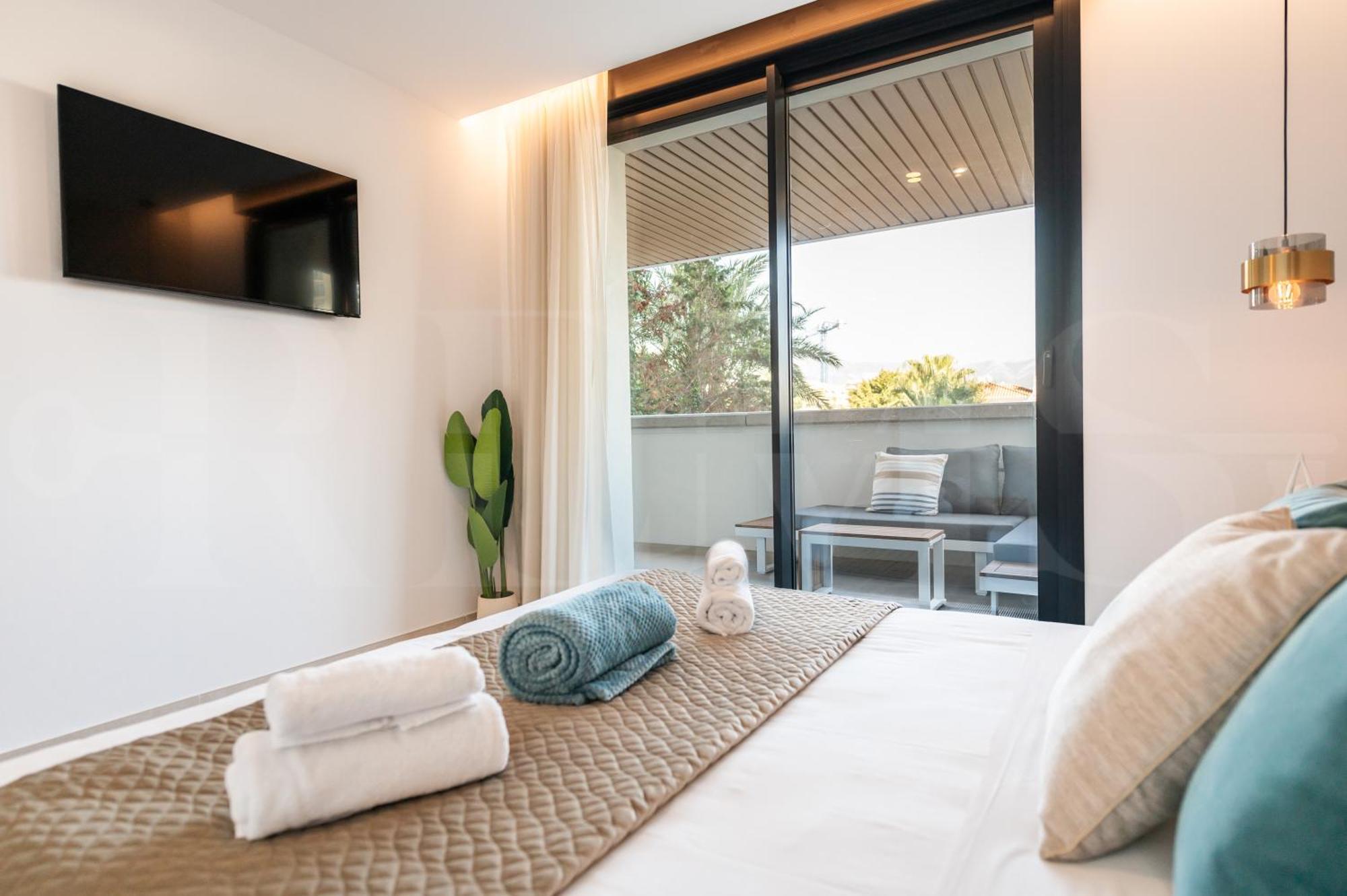 Coastside With Balcony And Parking By Rems