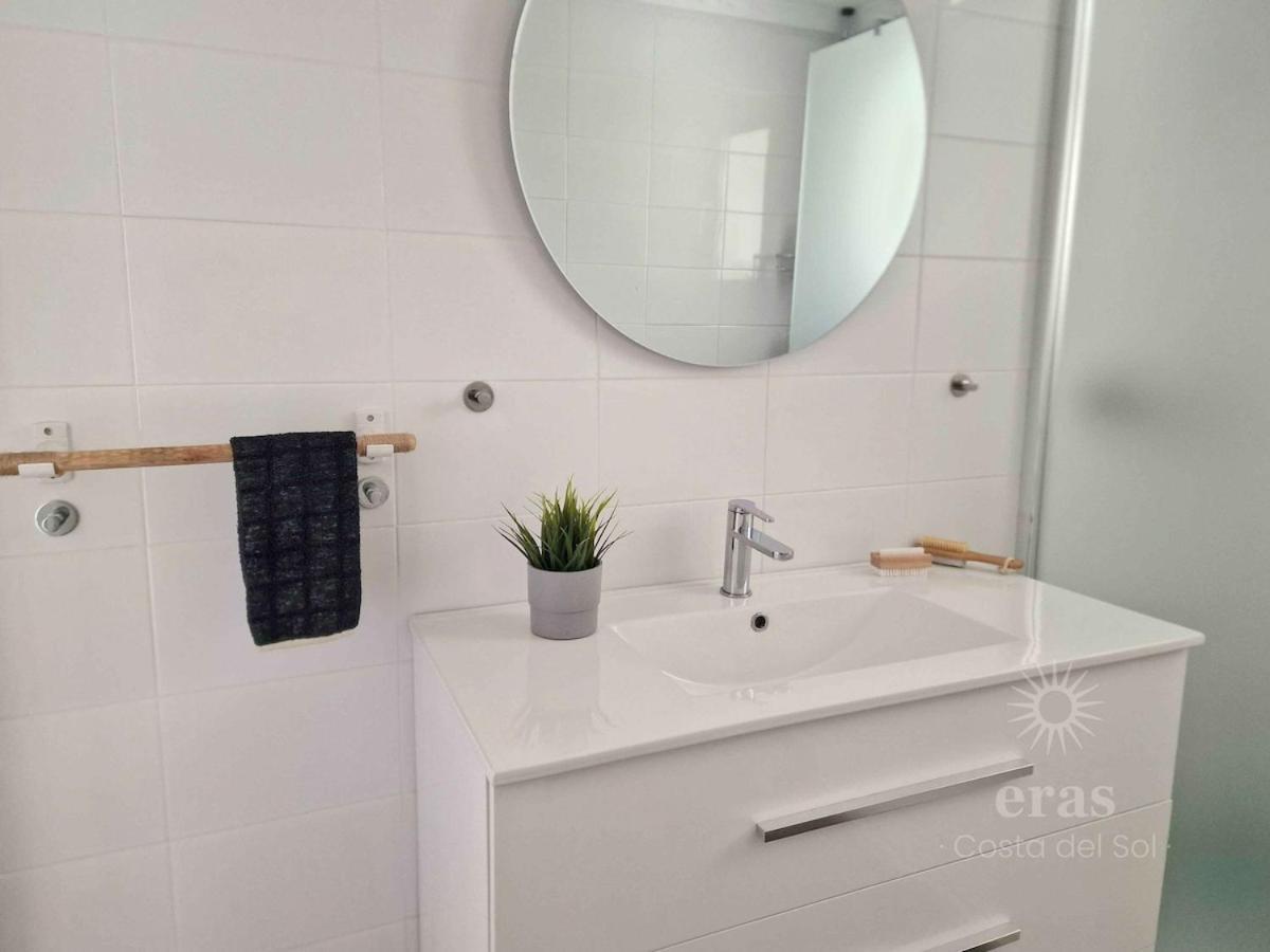3 Minutes From The Beach, And Bright A219