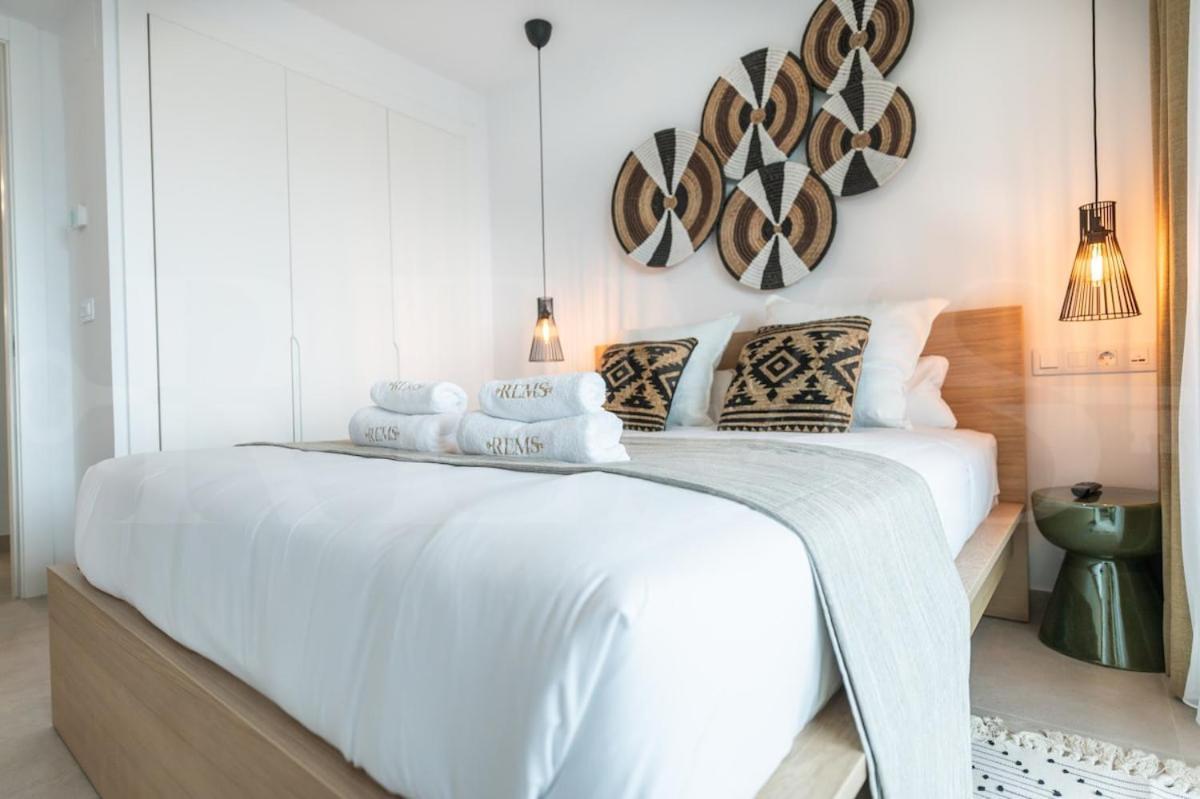 Elegant 2 Bedroom Gem With Terrace And Parking Rems *