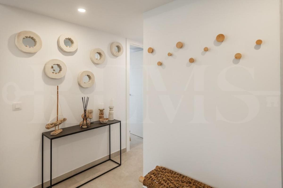 Elegant 2 Bedroom Gem With Terrace And Parking Rems