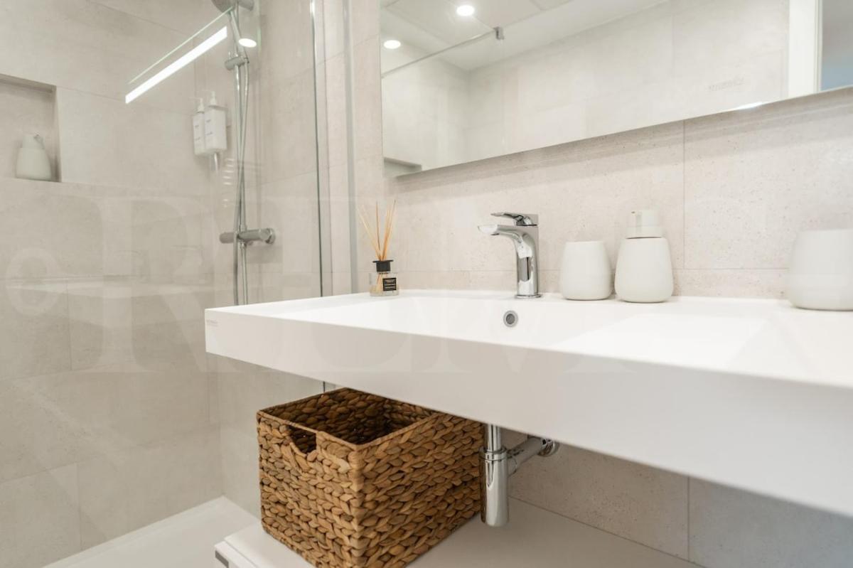 Elegant 2 Bedroom Gem With Terrace And Parking Rems *