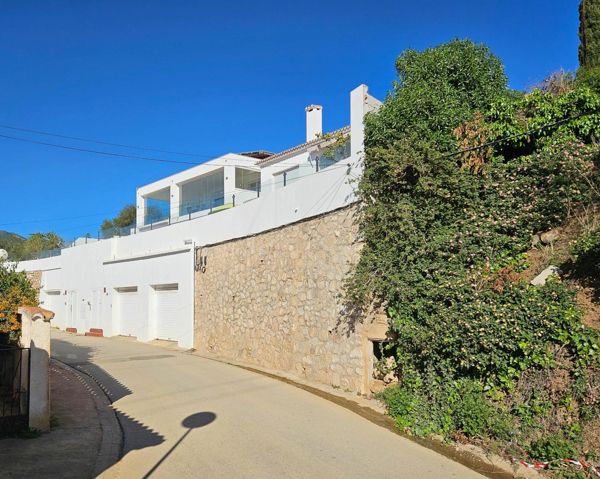Three Bedroom With Private Pool In Torreblanca Villa *