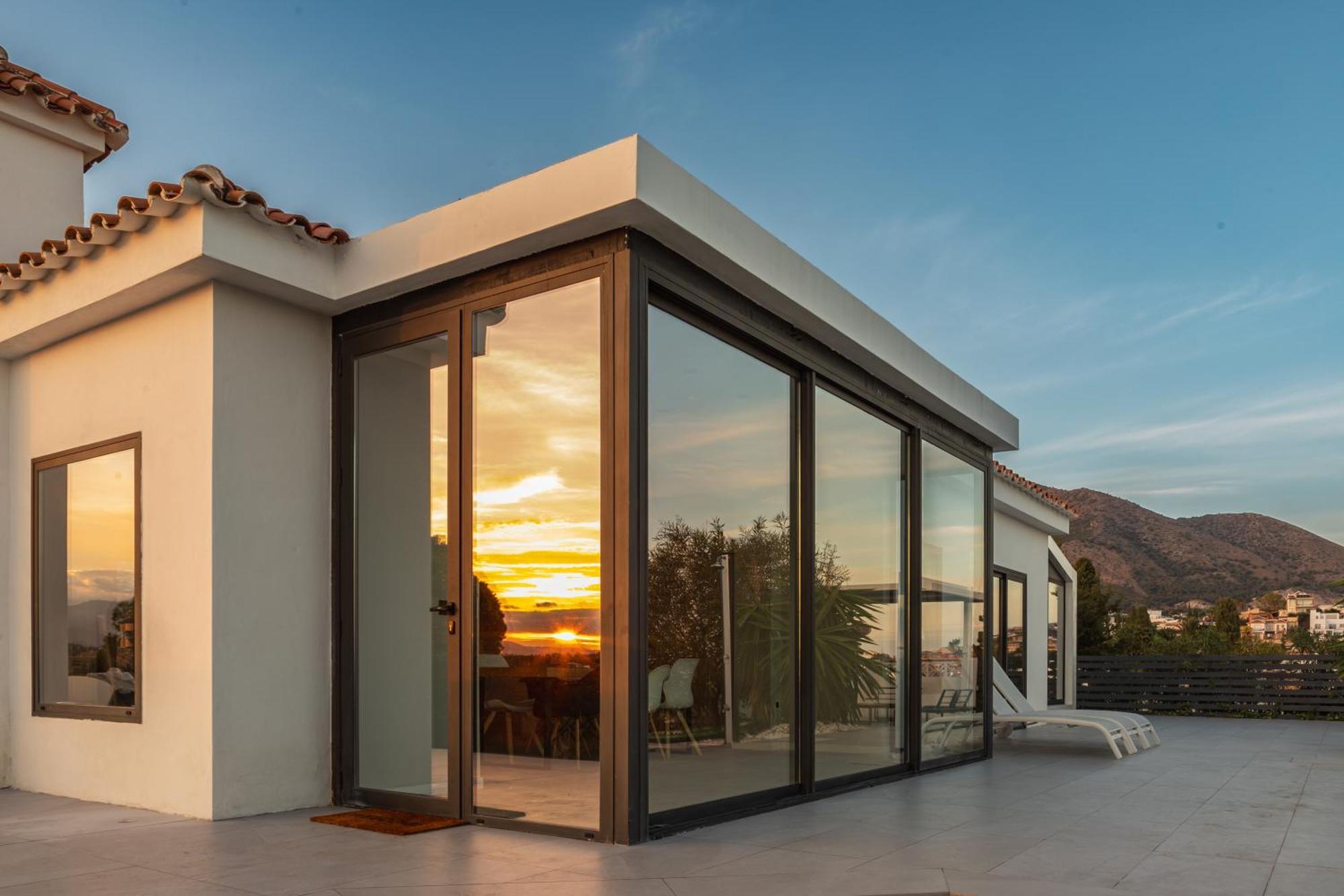Amistad In With Private Pool And Sea Views Fuengirola