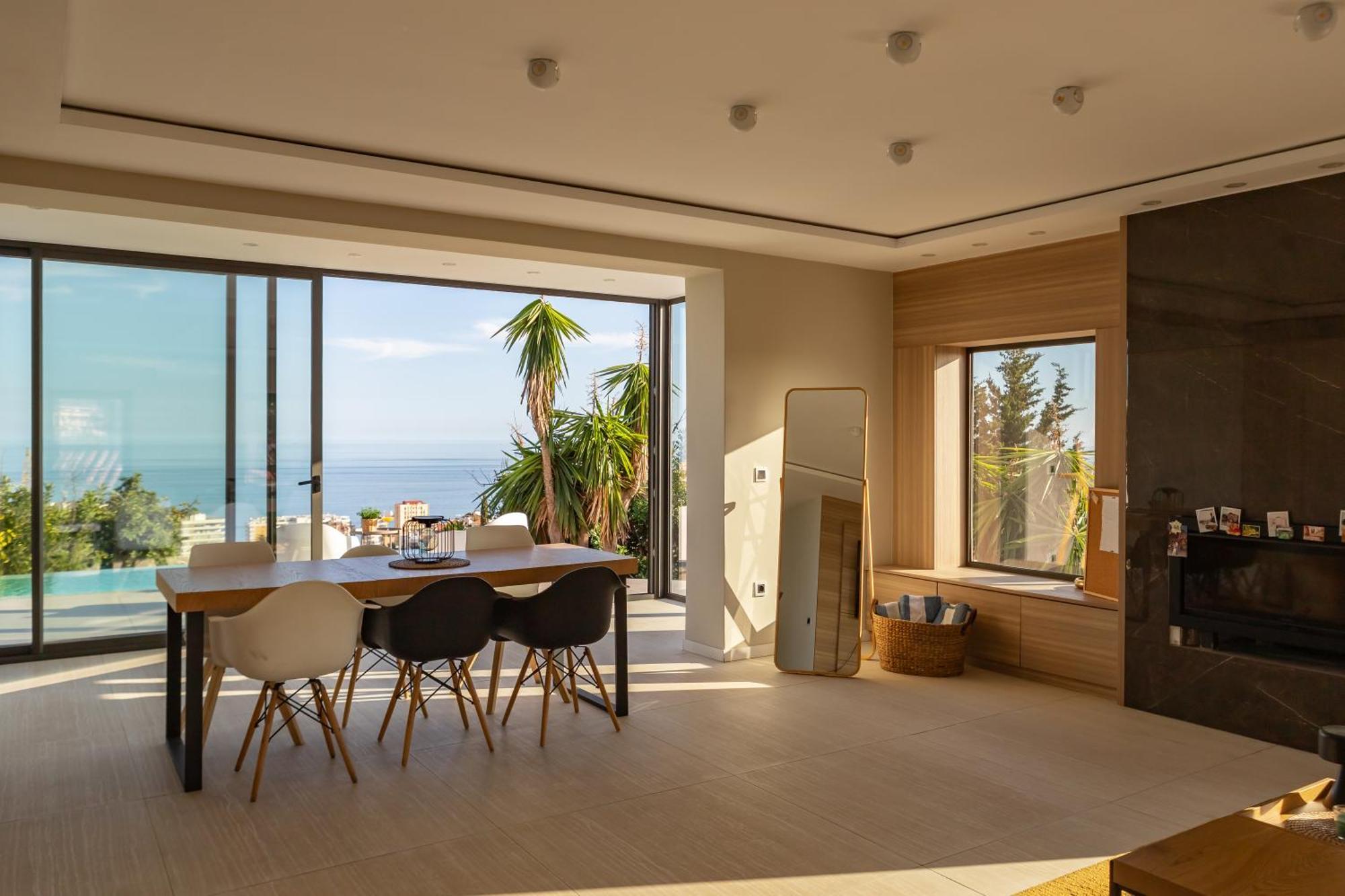 Amistad In With Private Pool And Sea Views Fuengirola